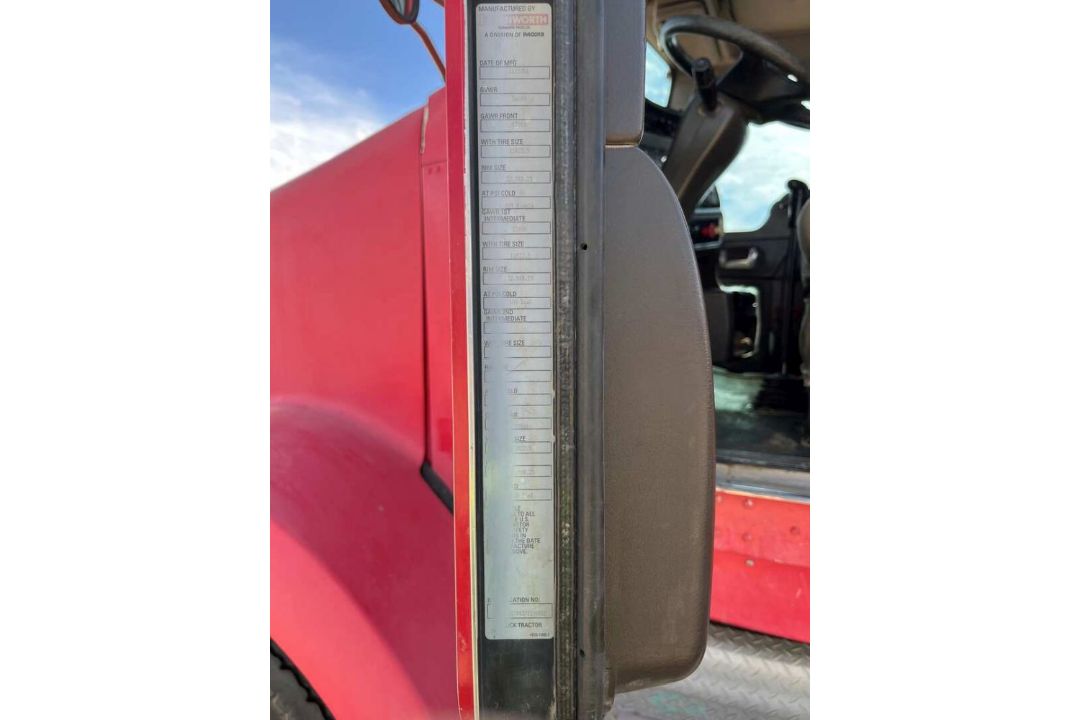 2007 KENWORTH T800 T/A DAYCAB WINCH TRUCK ODOMETER READS 154448 MILES, METER READS 11356 HOURS, - Image 11 of 13
