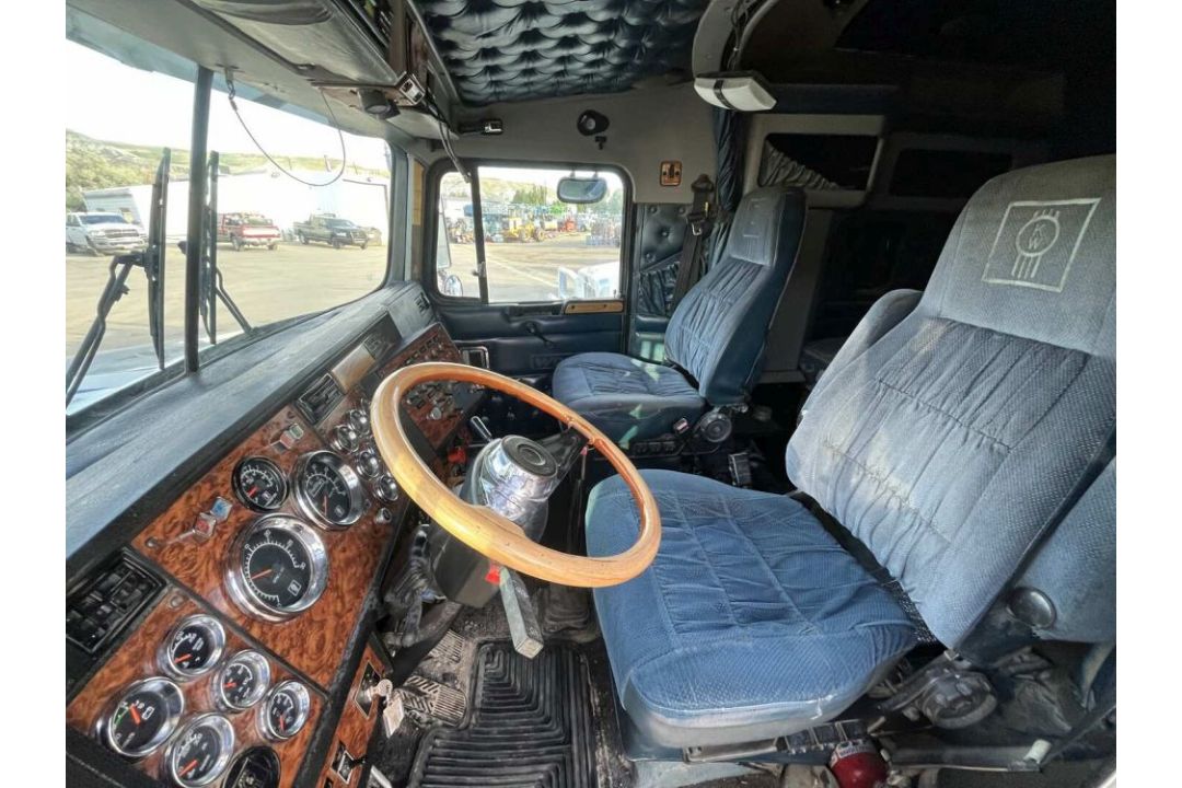 1999 KENWORTH W900 T/A SLEEPER TRUCK TRACTOR ODOMETER READS 78,394 MILES, VIN/SN: KWD69X8YR837447, - Image 5 of 10