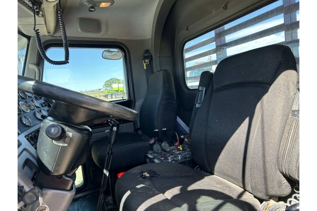 2013 PETERBILT 367 TRI AXLE DAY CAB GIN POLE WINCH TRUCK P/B CUMMINS ISX15, EATON FULLER 18 SPD., - Image 17 of 25