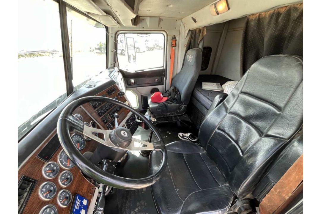 2014 WESTERN STAR 4900 T/A SLEEPER HAUL TRUCK ODOMETER READS 354791 MILES, VIN/SN: - Image 6 of 11