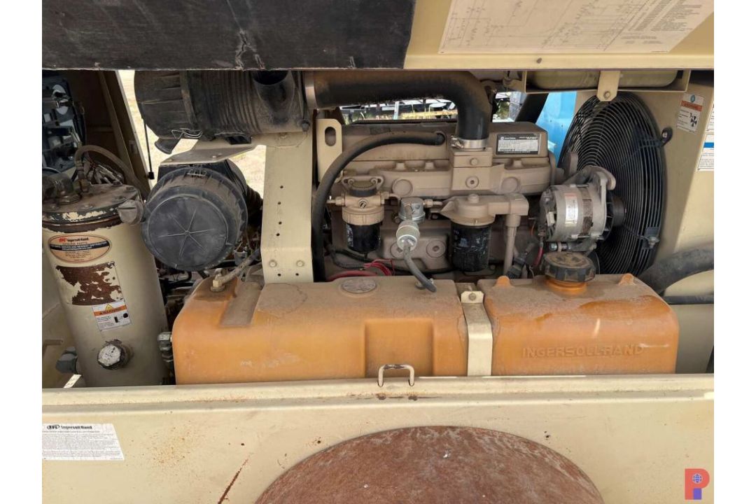 INGERSOL RAND 185 TRAILER MOUNTED S/A AIR COMPRESSOR METER READS 1530 HOURS, JOHN DEERE 4045DF - Image 5 of 12