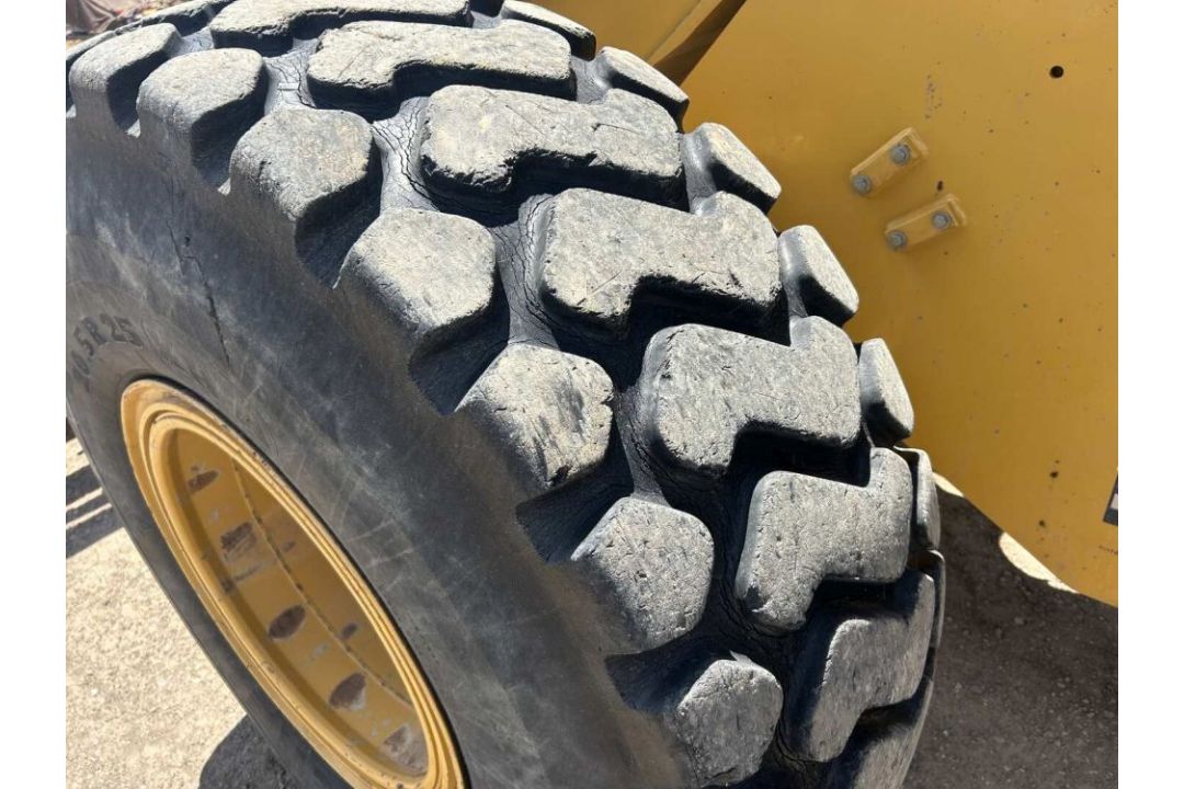 2006 CATERPILLAR 930G WHEEL LOADER CATERPILLAR 3056E ENGINE, POWERSHIFT TRANSMISSION 4-FORWARD & 3- - Image 8 of 17