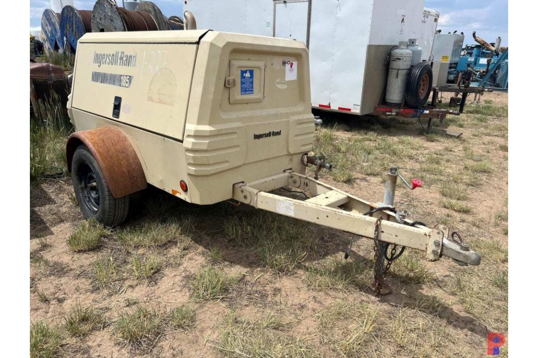 INGERSOL RAND 185 TRAILER MOUNTED S/A AIR COMPRESSOR METER READS 1530 HOURS, JOHN DEERE 4045DF - Image 2 of 12