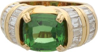 Turmalin-Diamant-Ring Modernes Design, signiert Bucherer, in Gelbgold 18K mit einem sehr schönen,