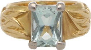 Aquamarin-Ring Massive Handarbeit in Gelbgold/Weissgold 18K mit einem rechteckigen Aquamarin von ca.