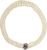 Perlcollier Elegantes Perlcollier 3-rangig mit feinsten Akoya-Perlen im leichten Verlauf von 5,2-8,5