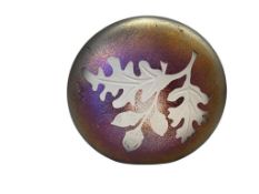 SIGNED PHYLLIS POLITA ZELLIQUE ART GLASS ACCORN AND LEAF IRREDESCENT PARPERWEIGHT