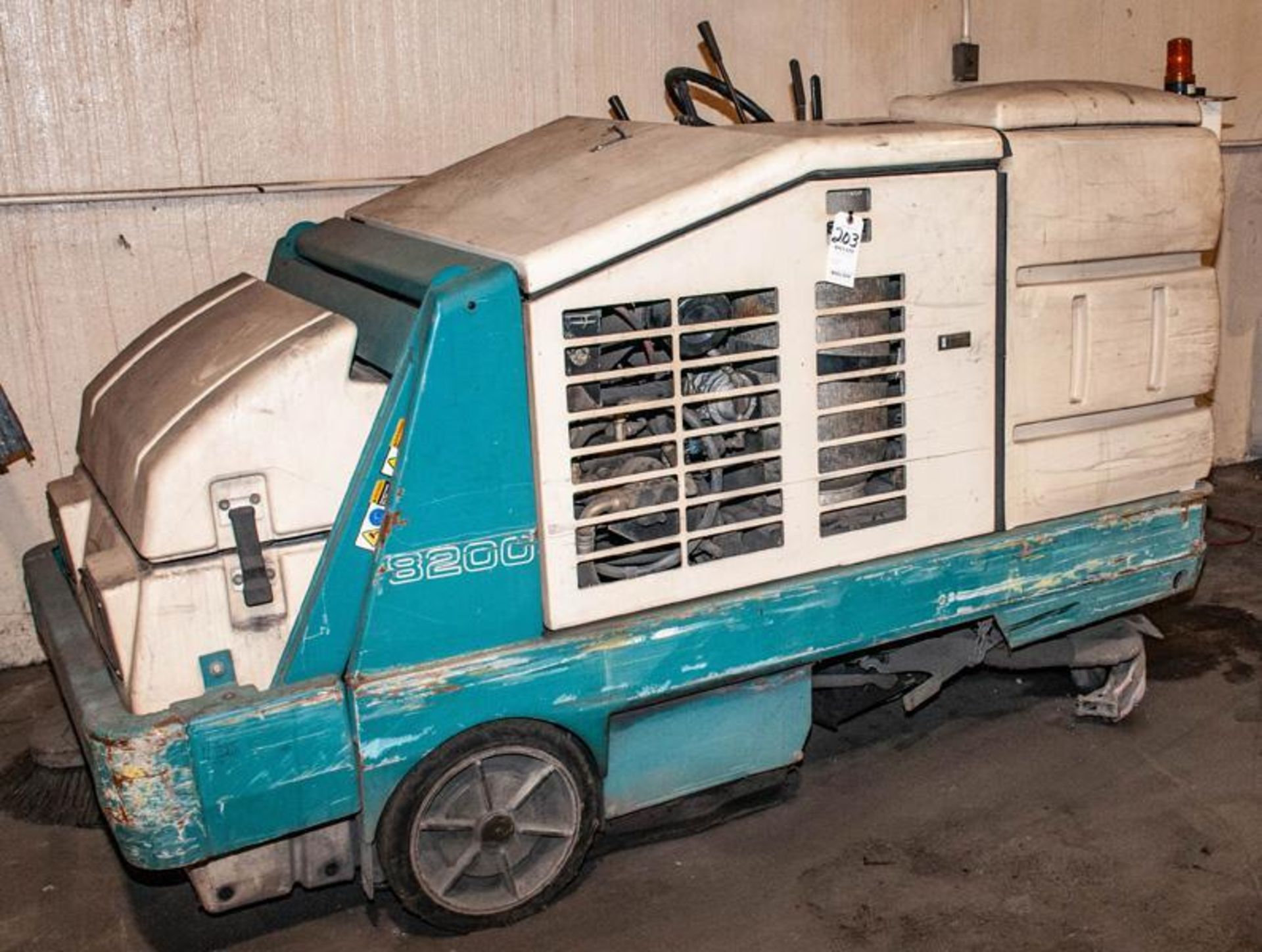Tennant 8200 Floor Scrubber