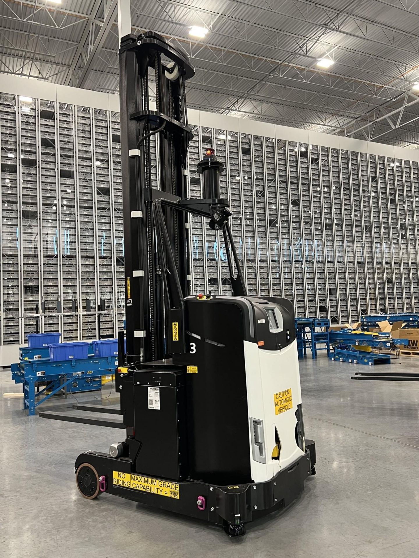 ROCLA AGV ARTMF 3,000 LB AUTOMATED REACH FORKLIFT, 2021 - 4,231 HOURS - Image 3 of 8