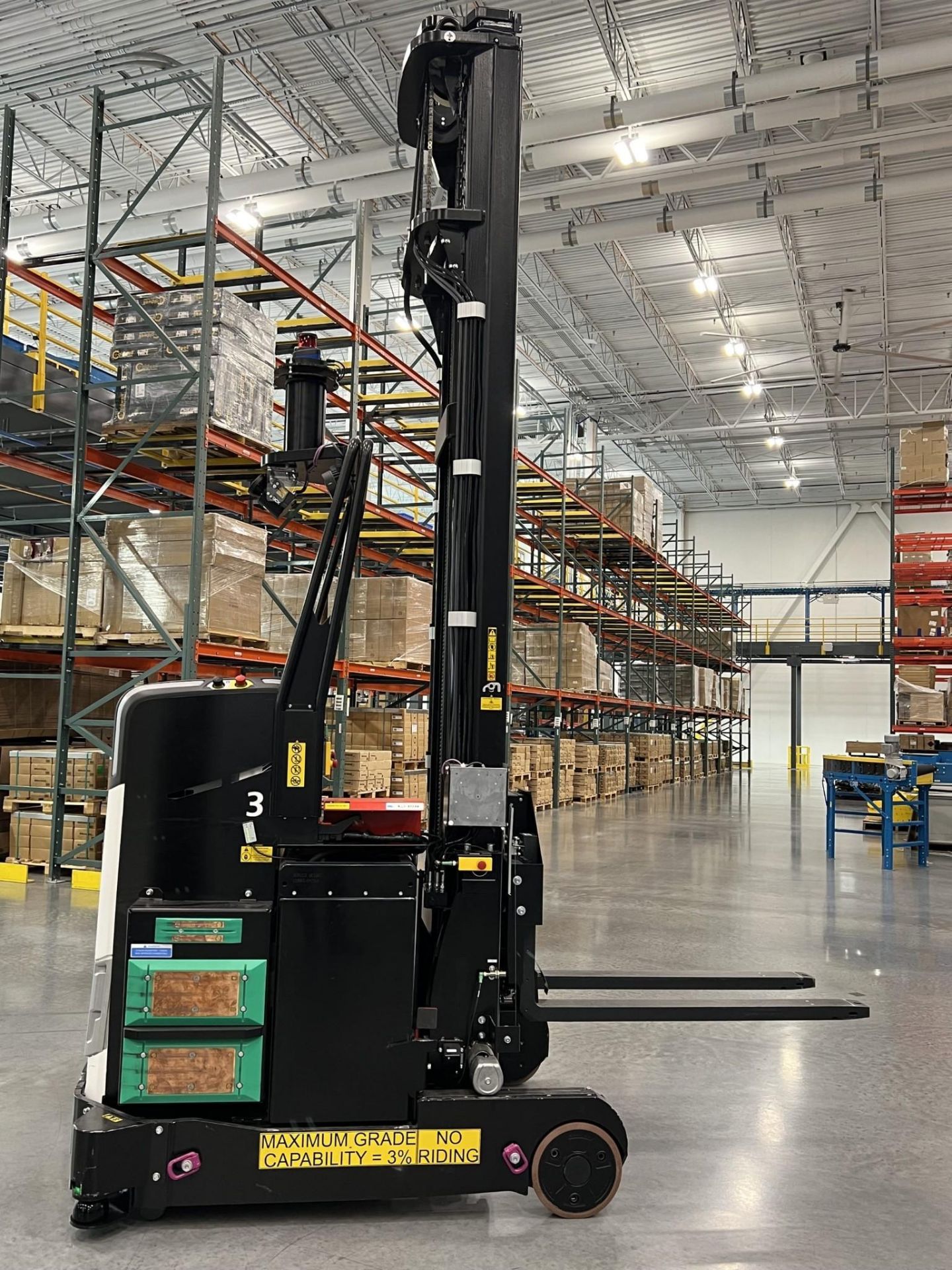 ROCLA AGV ARTMF 3,000 LB AUTOMATED REACH FORKLIFT, 2021 - 4,231 HOURS - Image 4 of 8