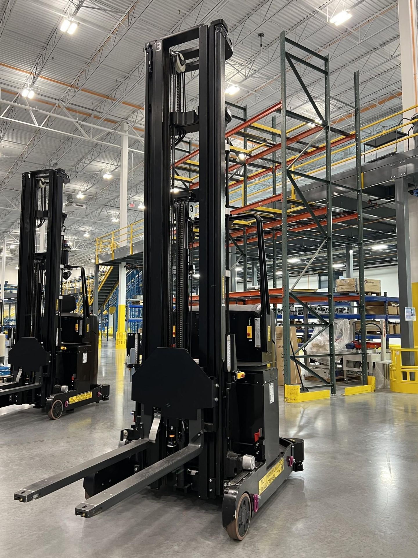 ROCLA AGV ARTMF 3,000 LB AUTOMATED REACH FORKLIFT, 2021 - 4,231 HOURS - Image 5 of 8