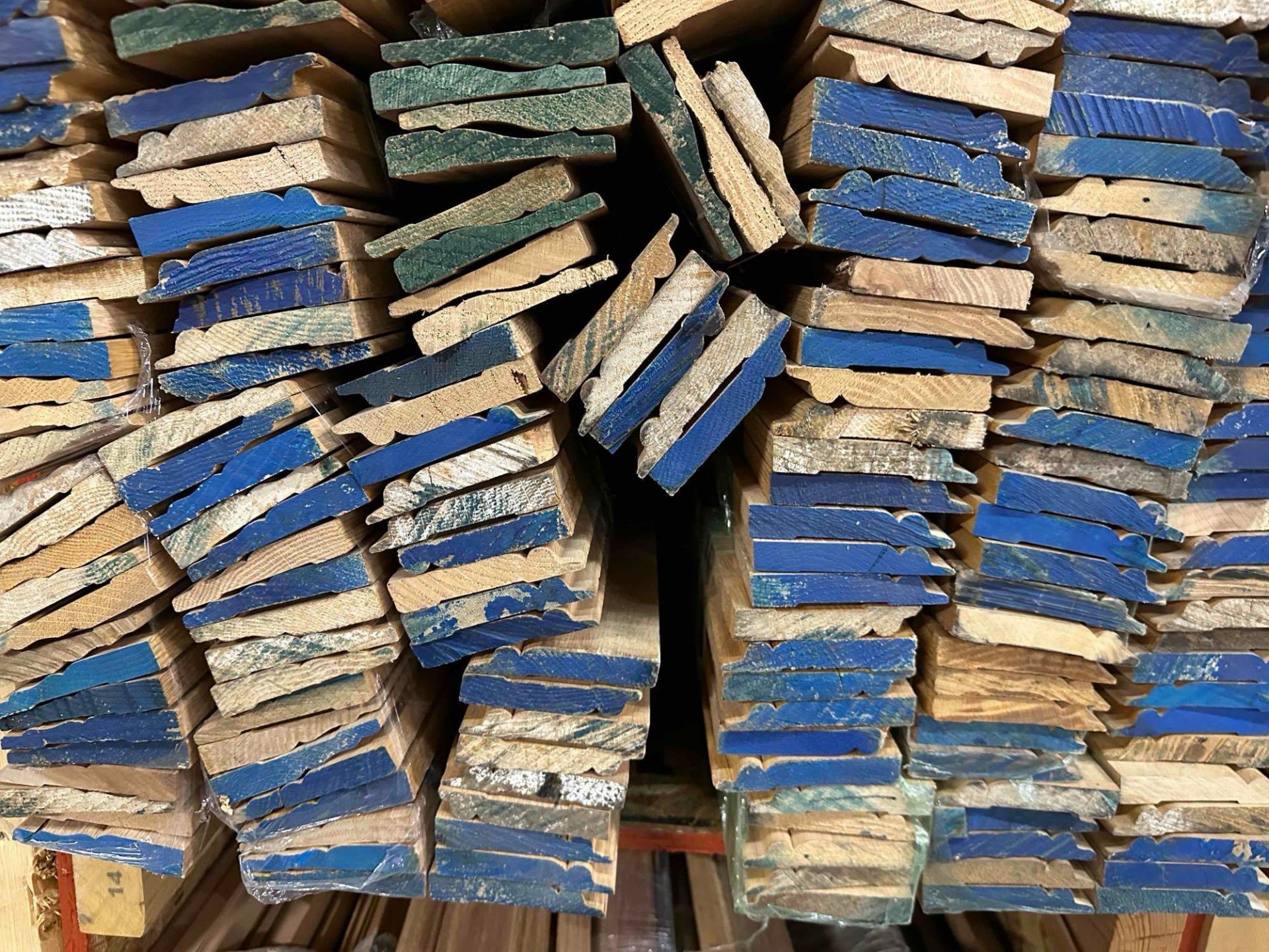 APPROX. 3000 CASE MOLDING - Image 5 of 5