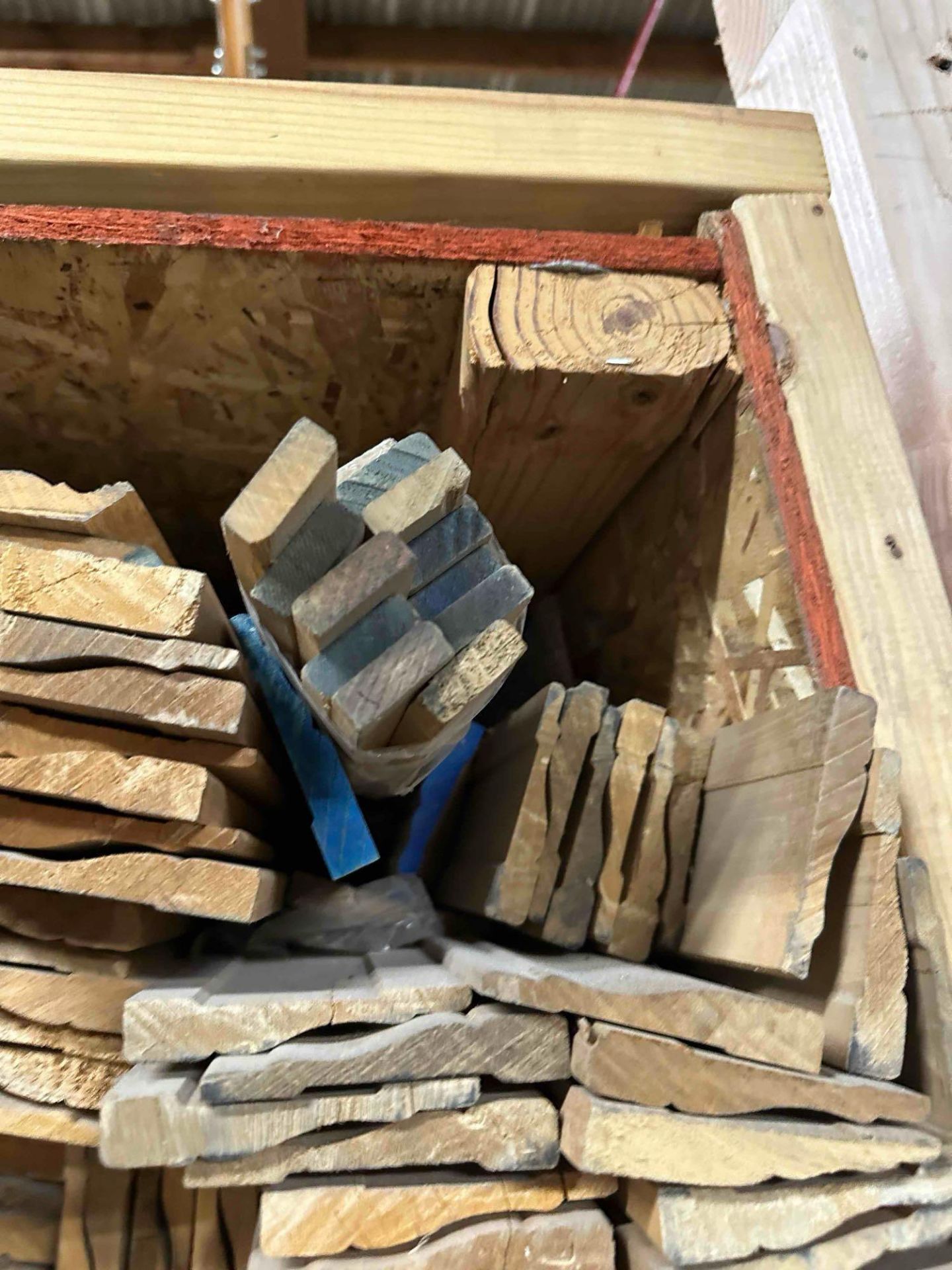 APPROX. 3400 LINEAR FEET OF CASE MOLDING - Image 5 of 5