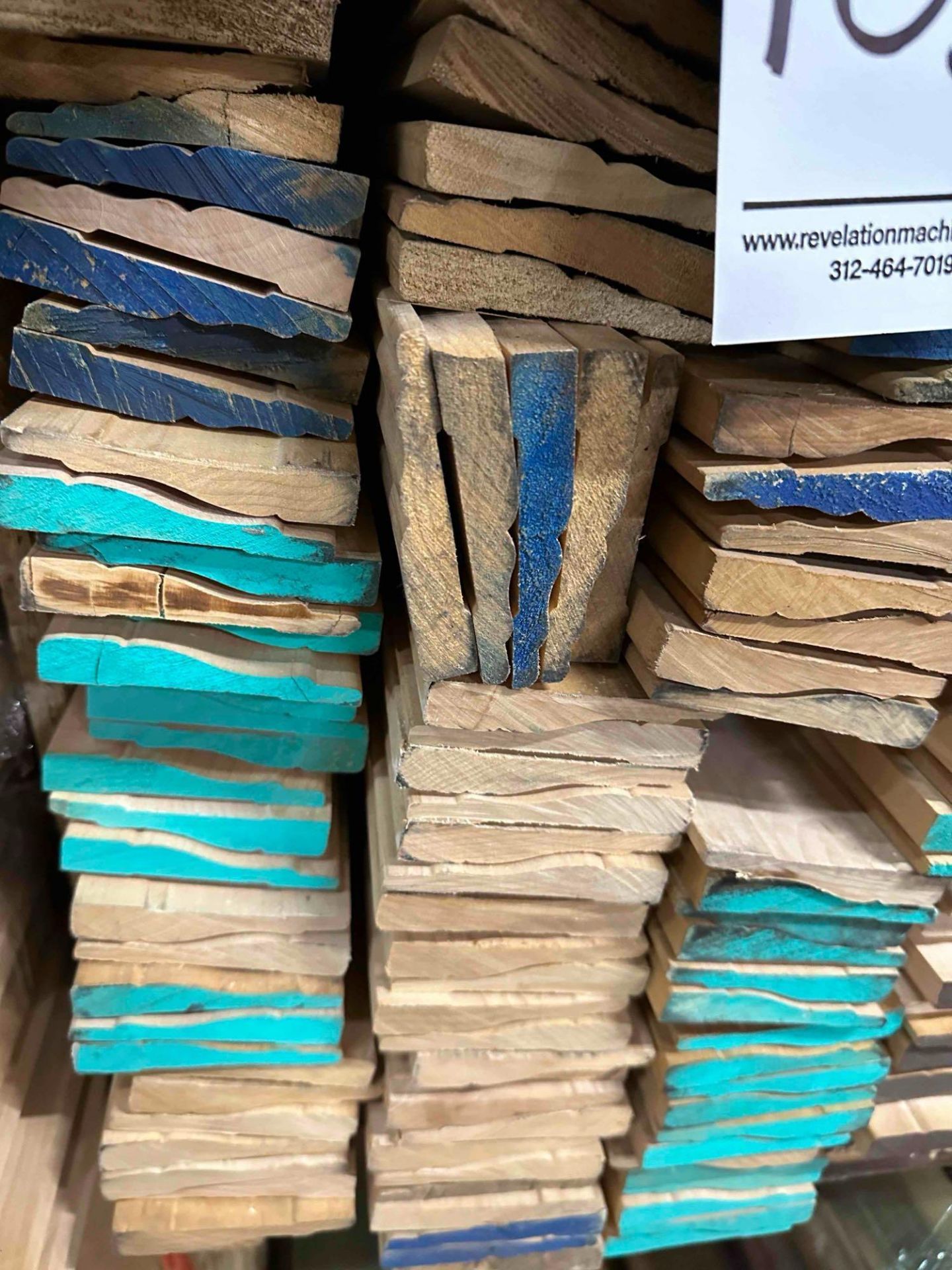 APPROX. 2600 LINEAR FEET OF CASE MOLDING - Image 6 of 7