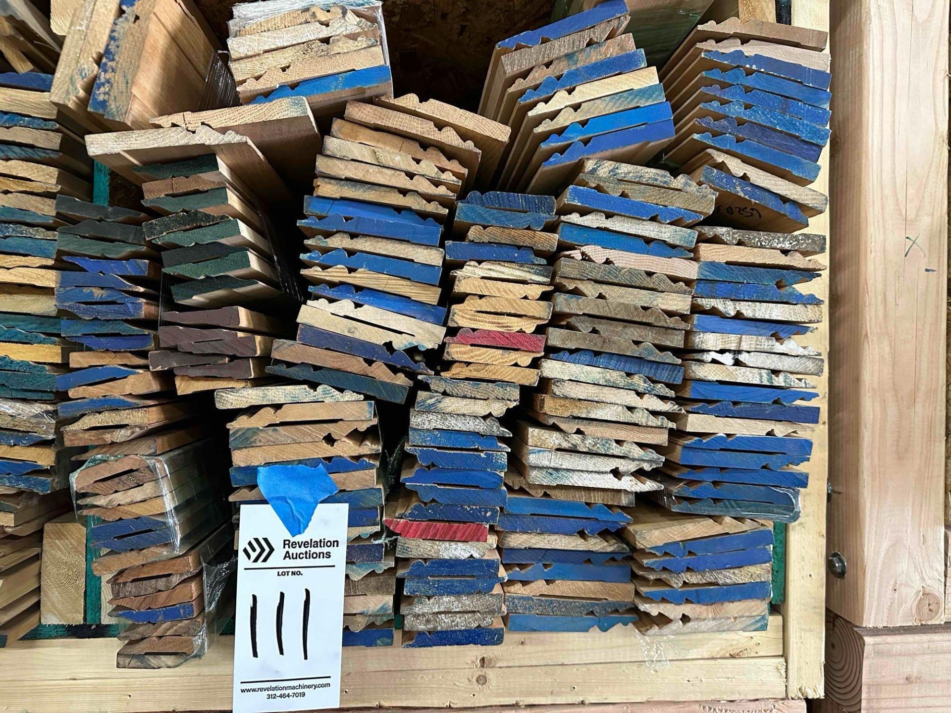 APPROX. 2500 LINEAR FEET OF CASE AND BASEBOARD MOLDING