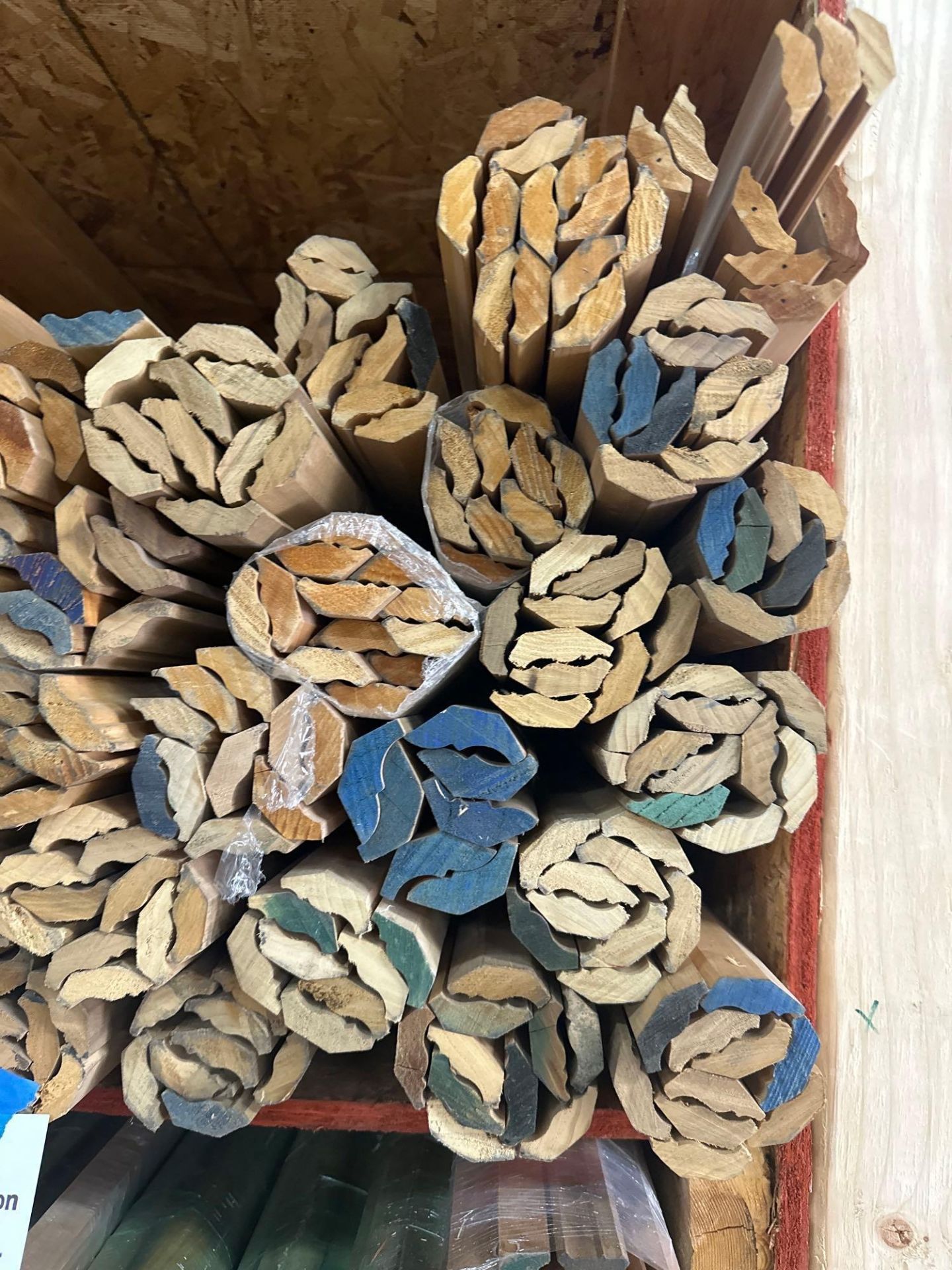 APPROX. 4500 LINEAR FEET OF CROWN MOLDING - Image 2 of 6