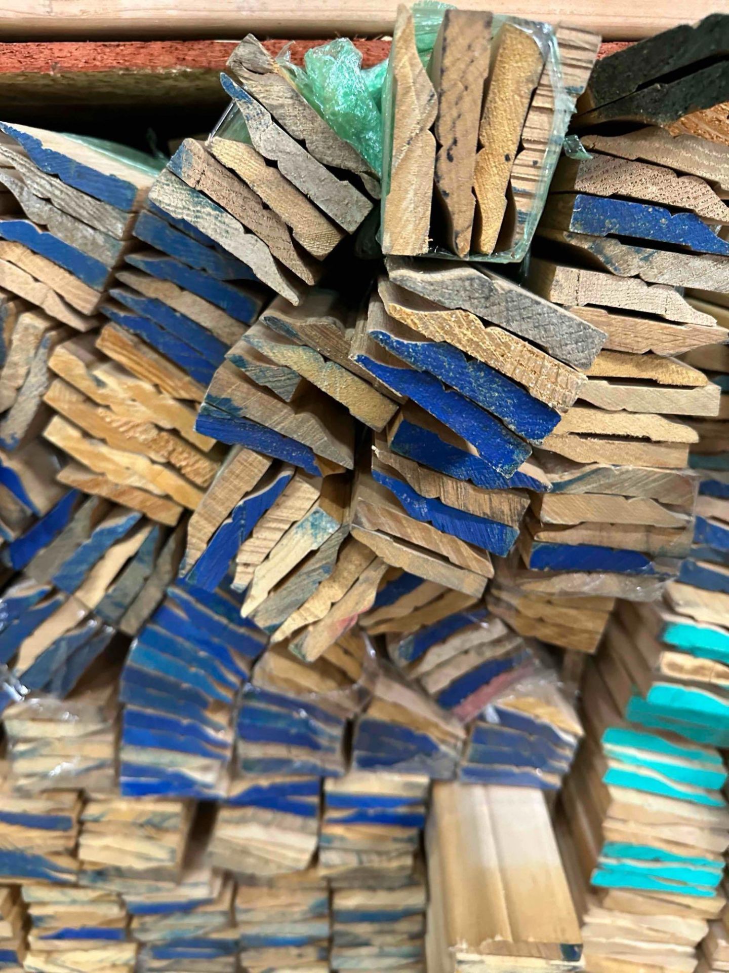 APPROX. 4700 LINEAR FEET OF CASE MOLDING - Image 4 of 5