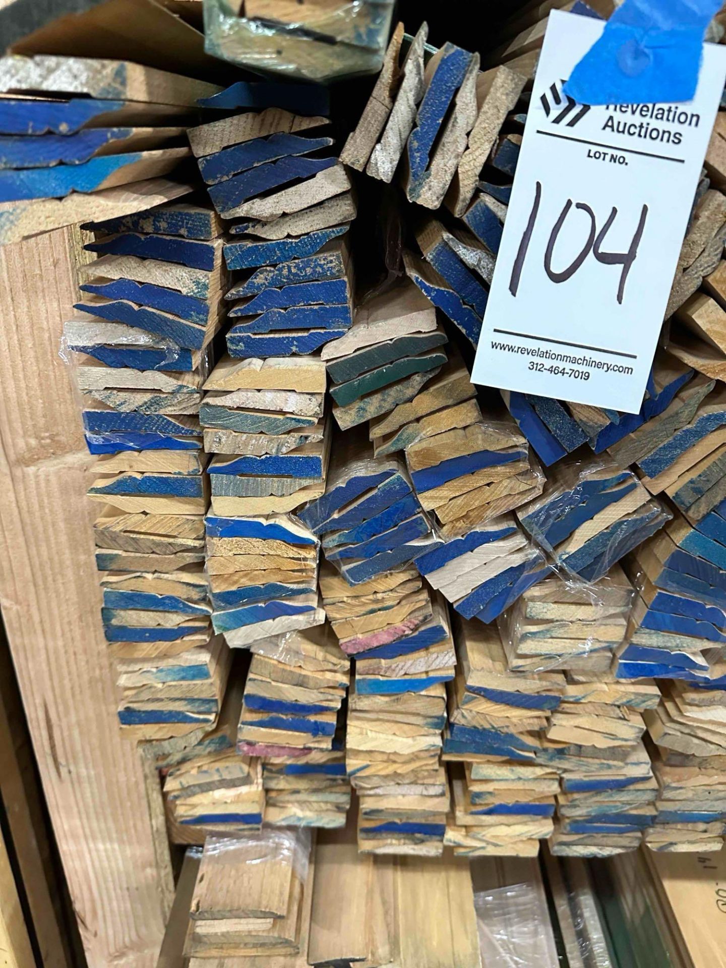 APPROX. 4700 LINEAR FEET OF CASE MOLDING - Image 2 of 5
