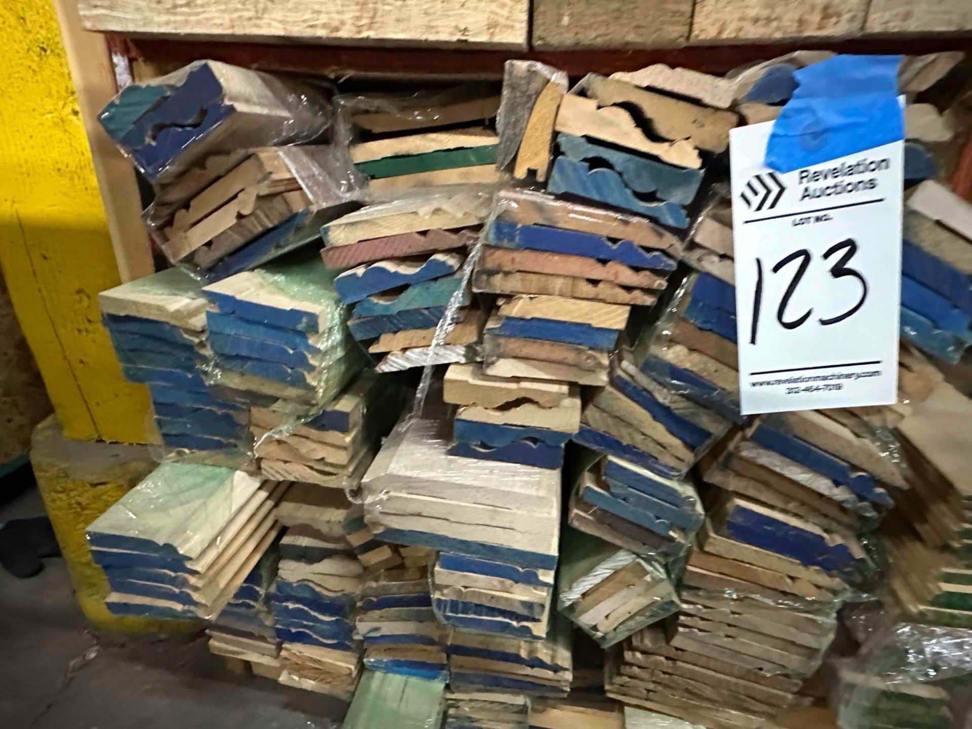 APPROX. 2600 LINEAR FEET OF BASEBOARD AND CASE MOLDING - Image 2 of 5