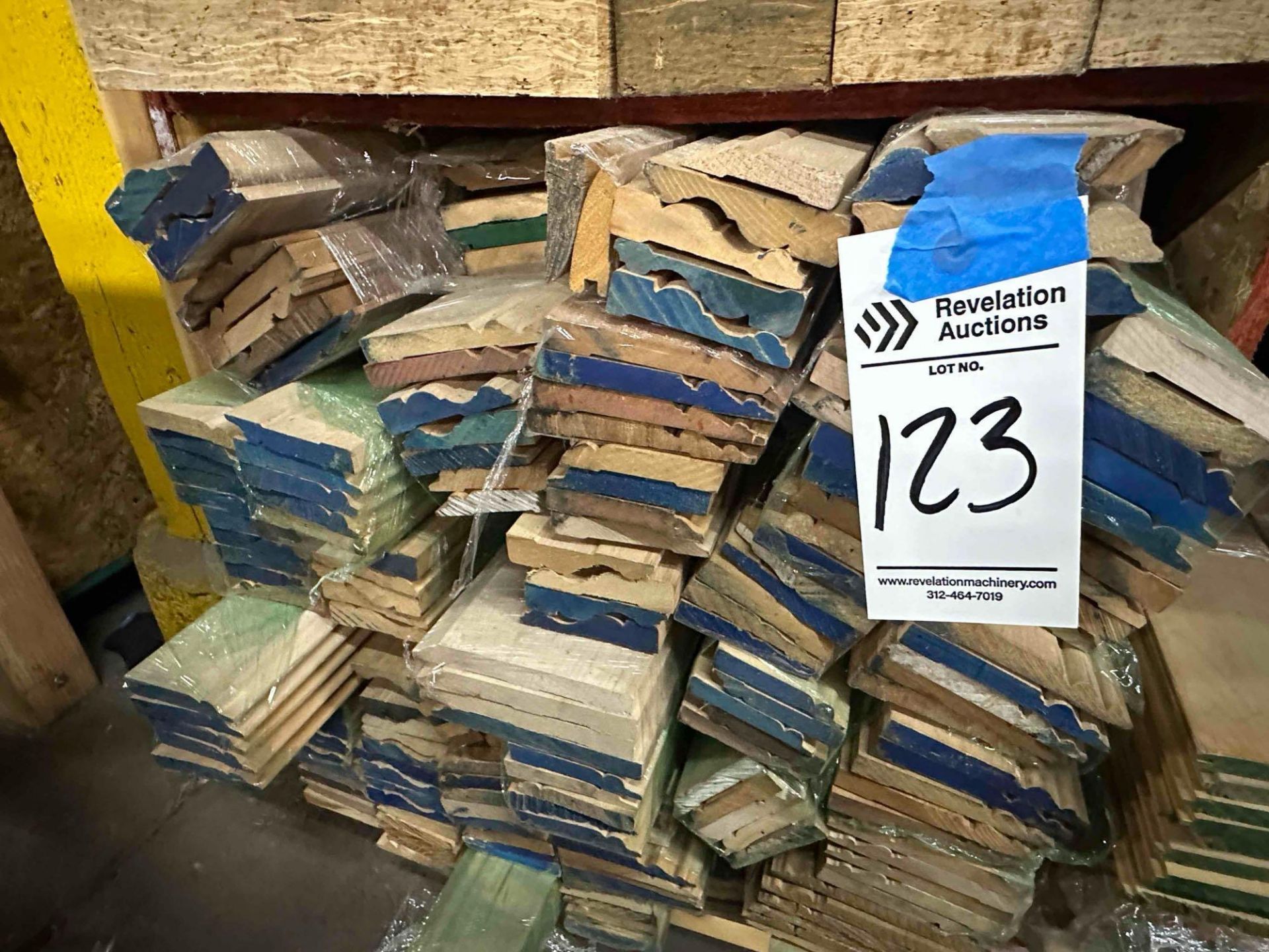 APPROX. 2600 LINEAR FEET OF BASEBOARD AND CASE MOLDING