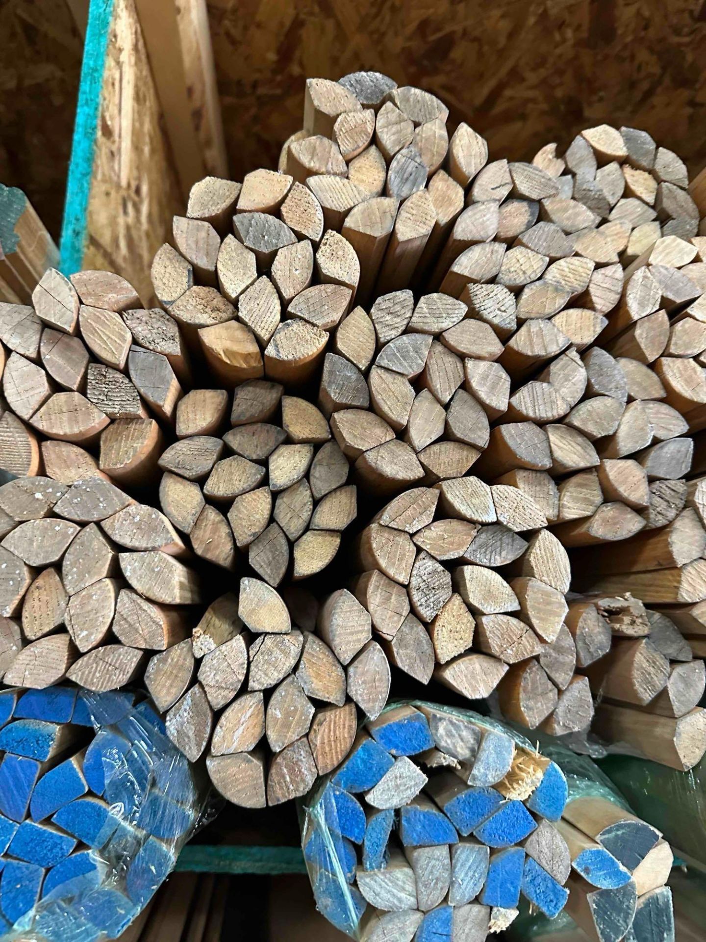 APPROX. 7500 LINEAR FEET OF QUARTER ROUND MOLDING - Image 2 of 4
