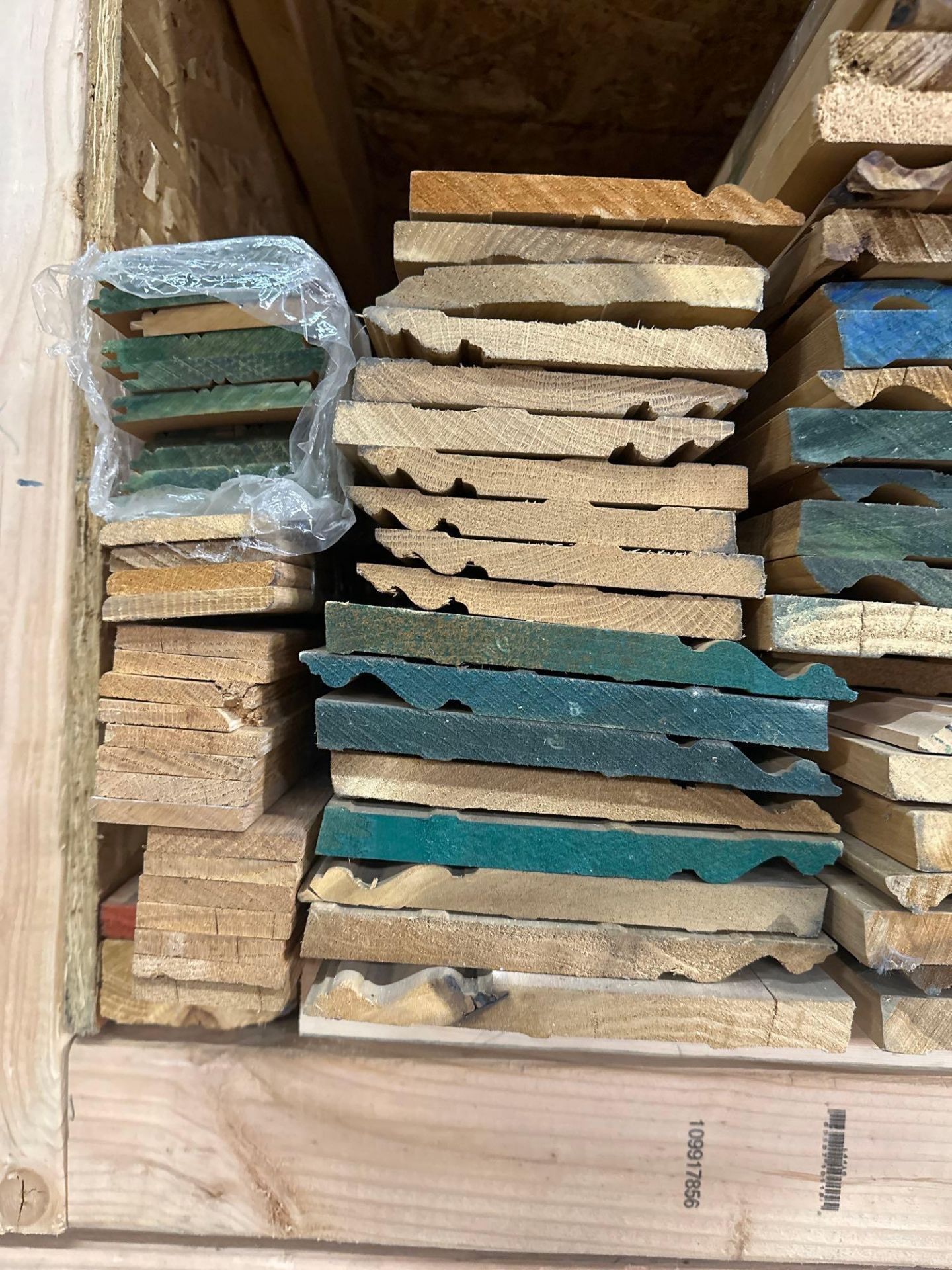 APPROX. 1600 LINEAR FEET OF BASEBOARD AND SCRIBE MOLDING - Image 2 of 3