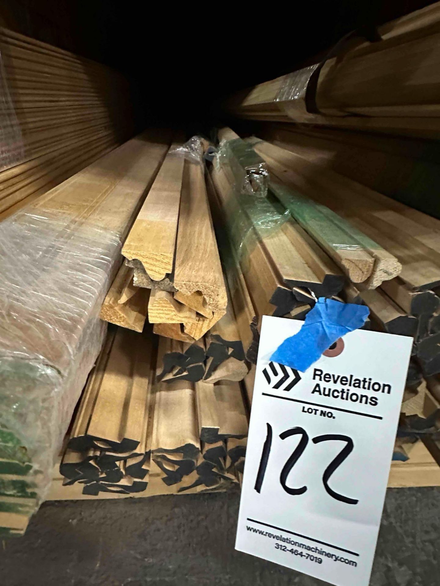 APPROX. 2500 LINEAR FEET OF BASEBOARD AND CUSTOM MOLDING - Image 4 of 5