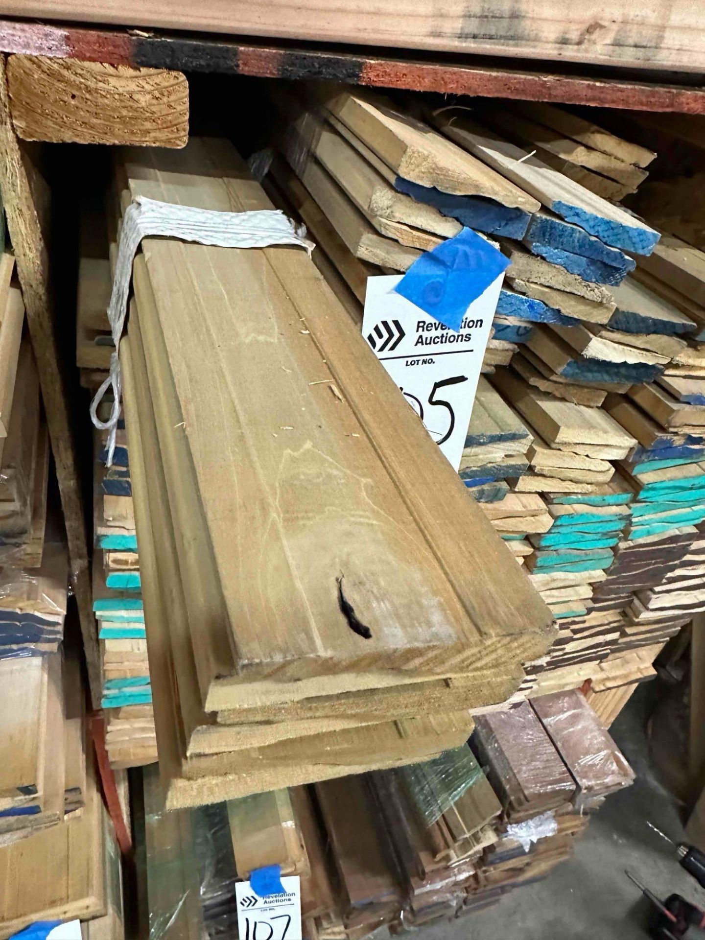 APPROX. 2600 LINEAR FEET OF CASE MOLDING - Image 7 of 7