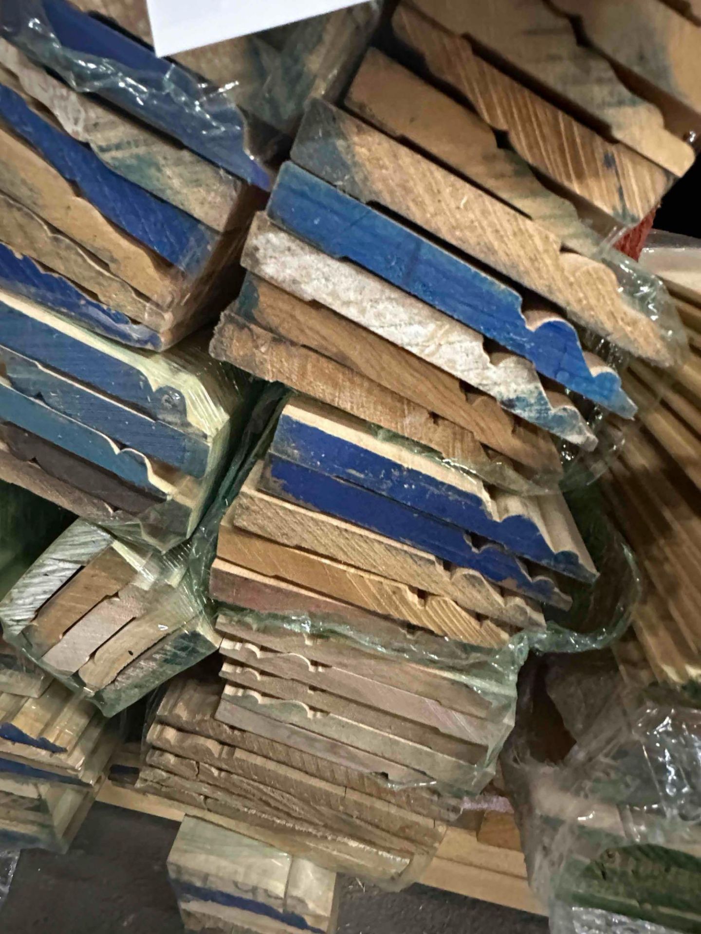 APPROX. 2600 LINEAR FEET OF BASEBOARD AND CASE MOLDING - Image 4 of 5