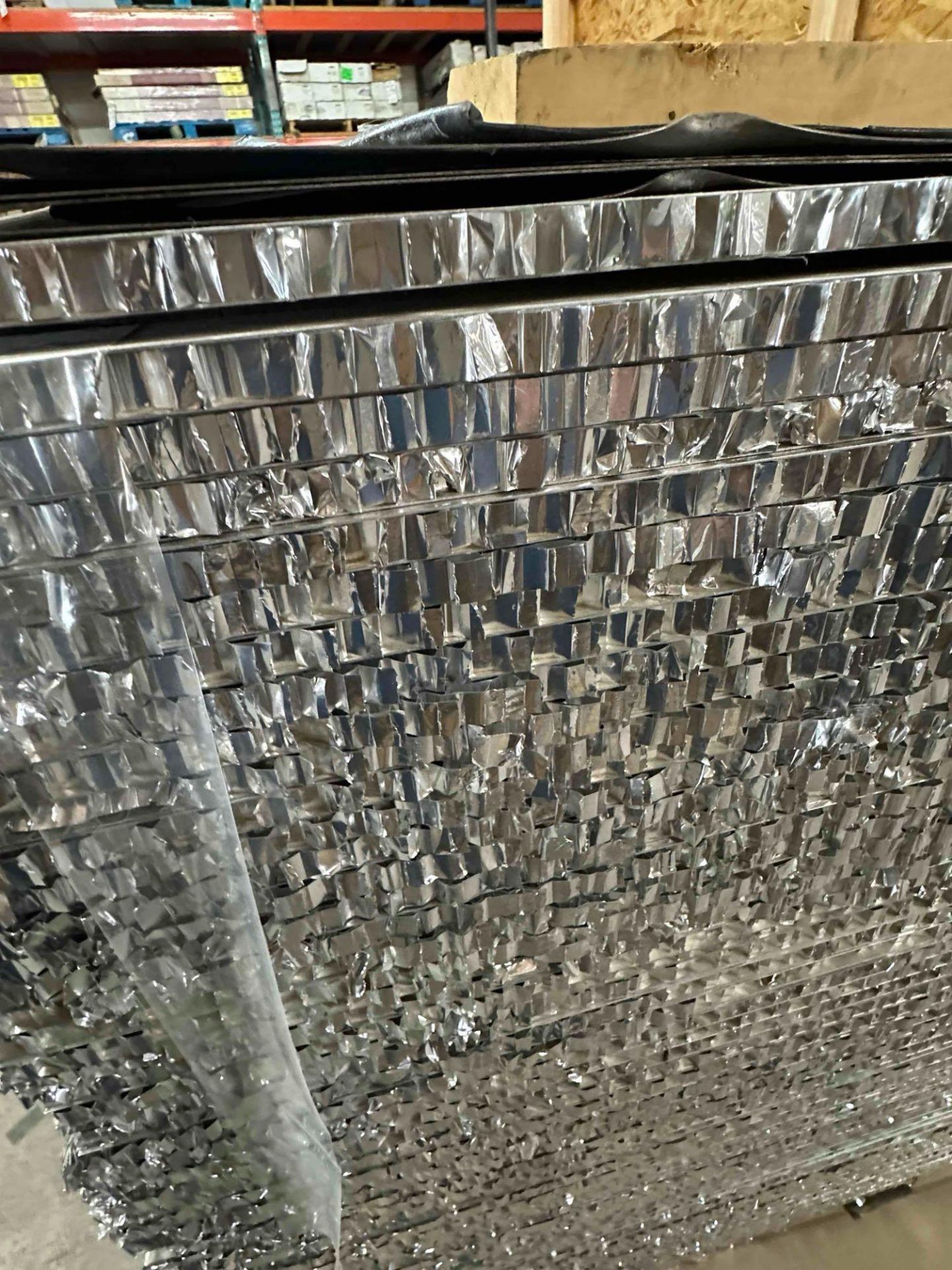 186 SHEETS OF ALUMINUM HONEYCOMB - 10'X4' X 1/2" THICK - Image 4 of 7