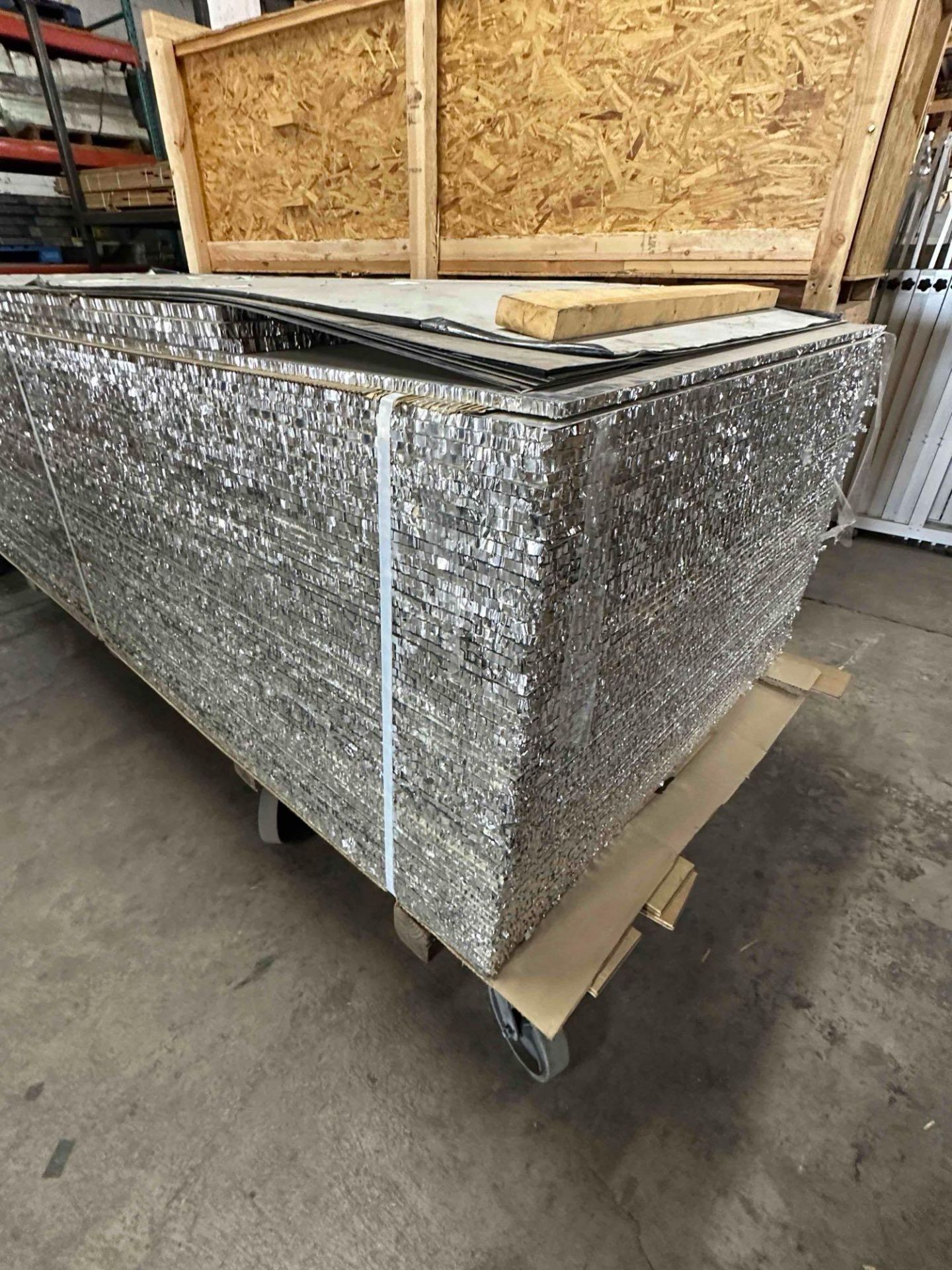 186 SHEETS OF ALUMINUM HONEYCOMB - 10'X4' X 1/2" THICK - Image 3 of 7