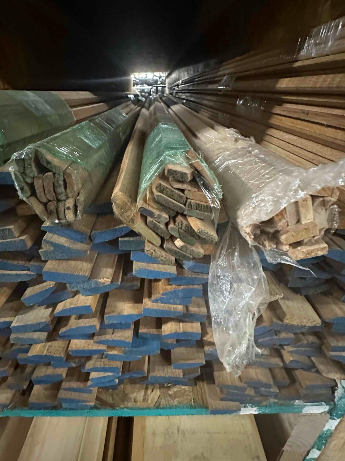 APPROX. 2400 LINEAR FEET OF SCRIBE AND CUSTOM MOLDING - Image 3 of 5