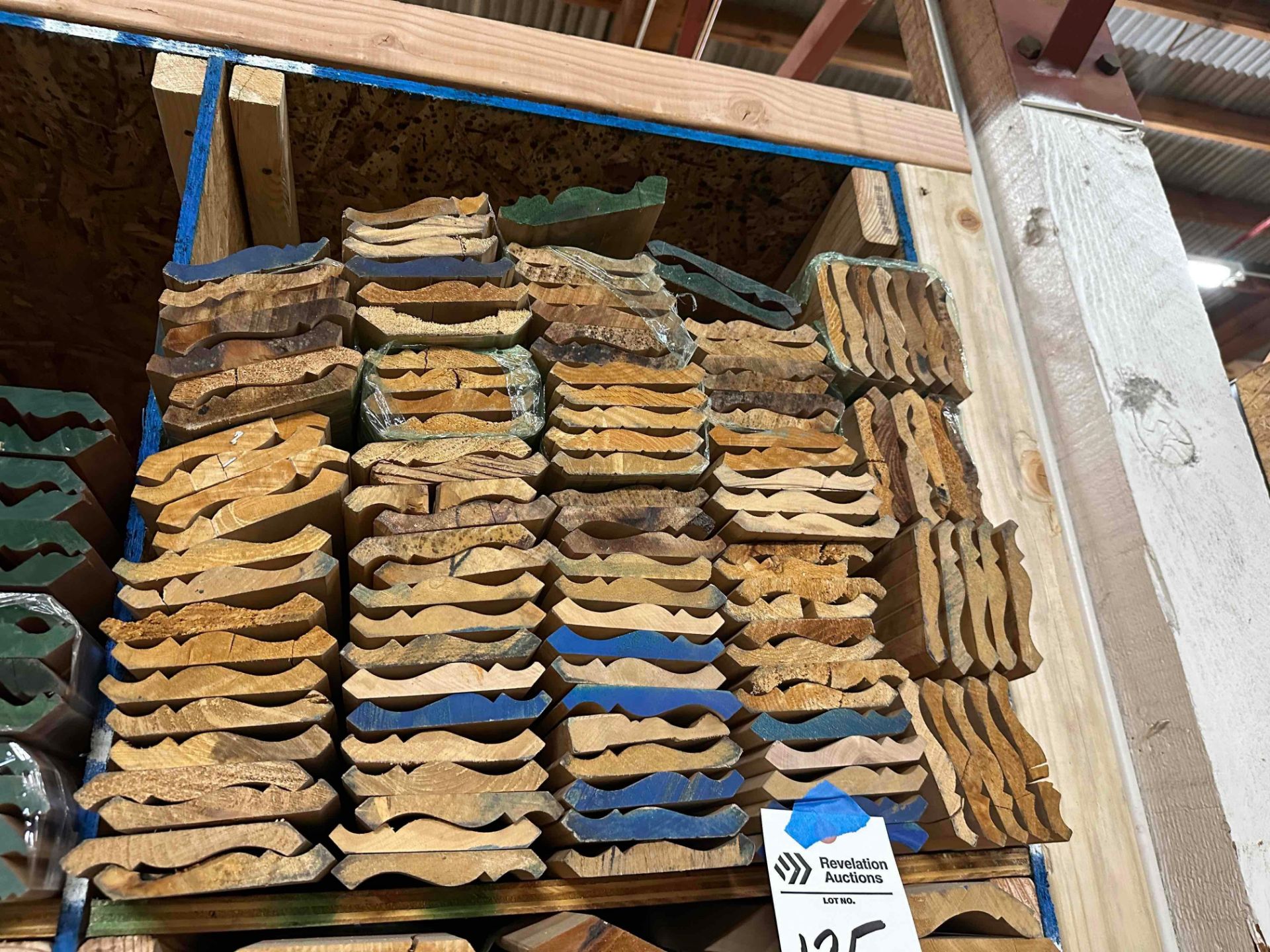 APPROX. 1900 LINEAR FEET OF CROWN MOLDING