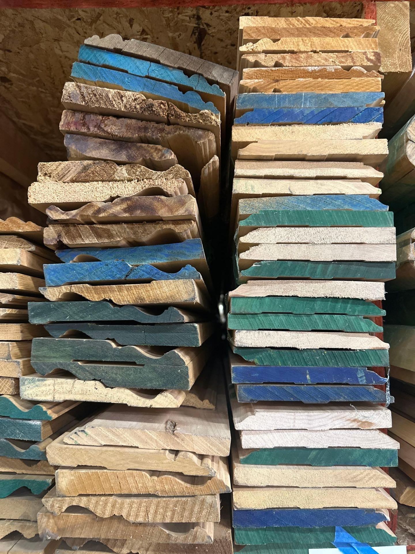 APPROX. 1600 LINEAR FEET OF BASEBOARD AND SCRIBE MOLDING