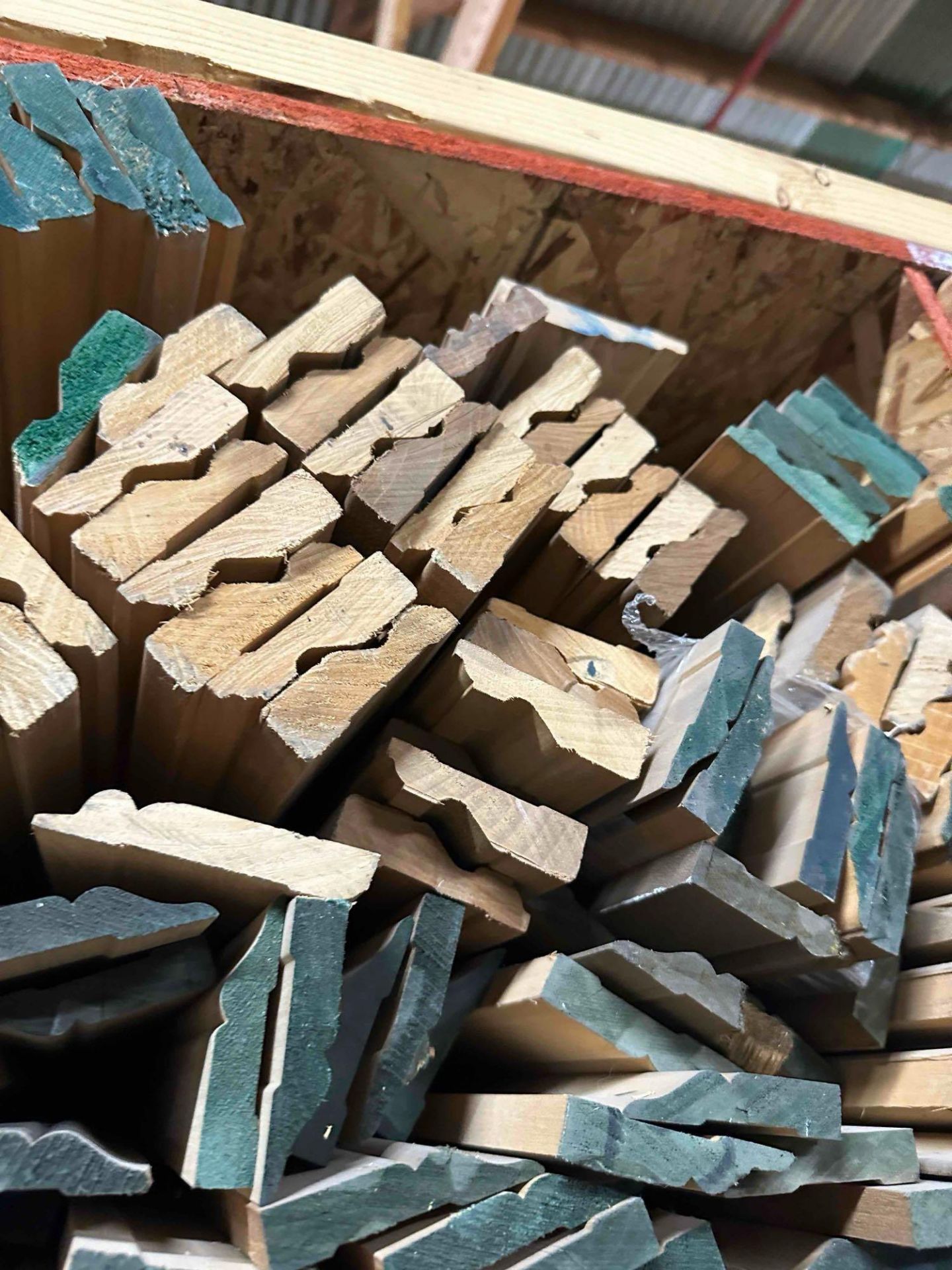 APPROX. 2300 LINEAR FEET OF CASE MOLDING - Image 4 of 5