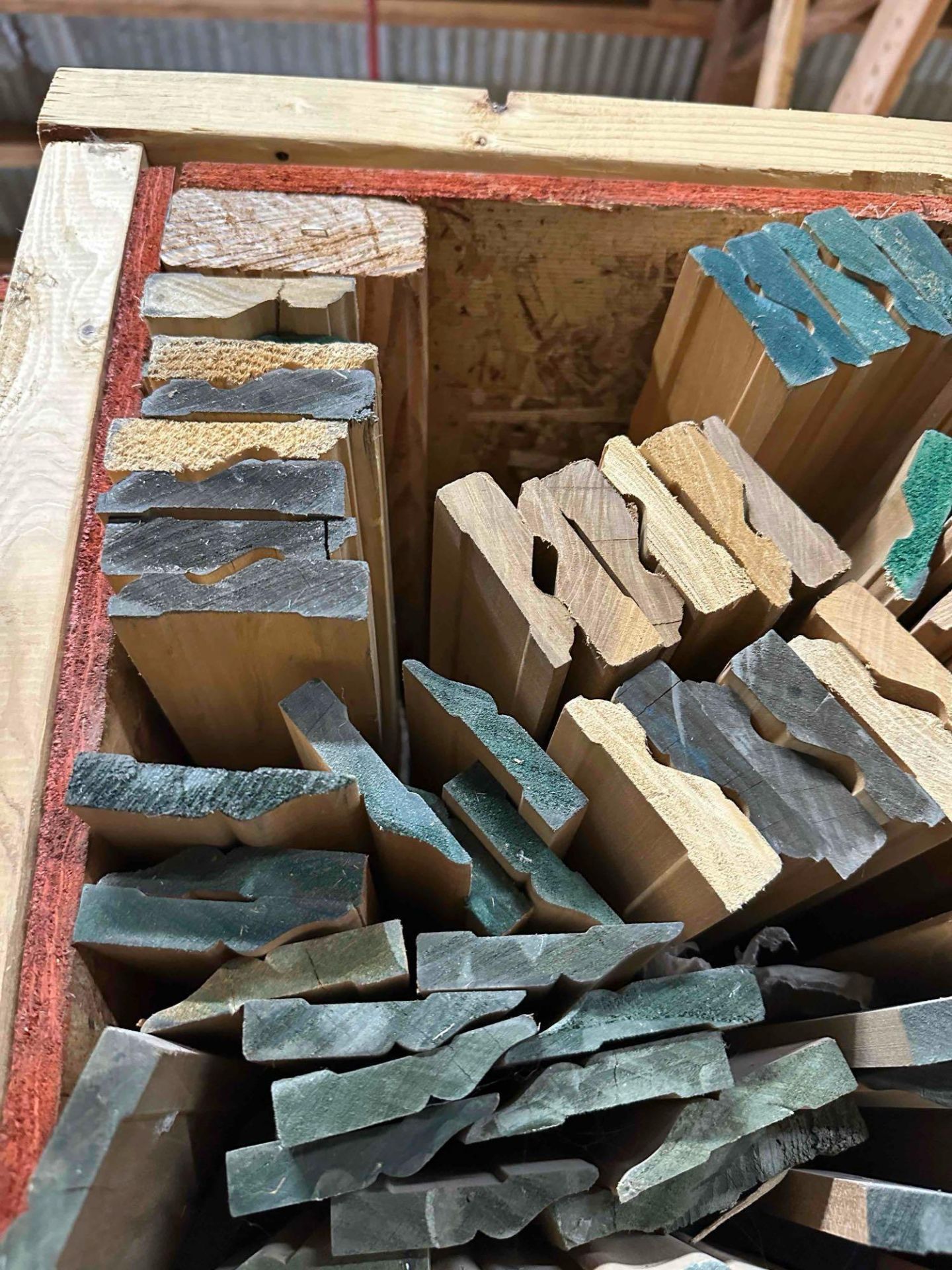 APPROX. 2300 LINEAR FEET OF CASE MOLDING - Image 3 of 5