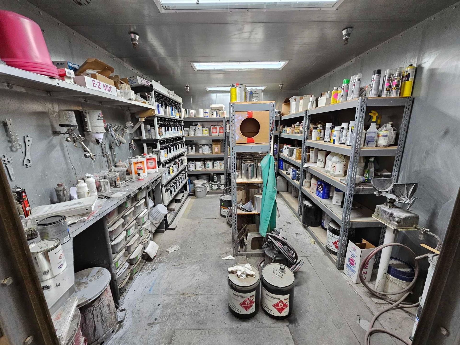 COL-MET CHEMICAL PAINT AND STORAGE ROOM, PAINT KITCHEN, (WITH CONTENTS) - Image 5 of 18