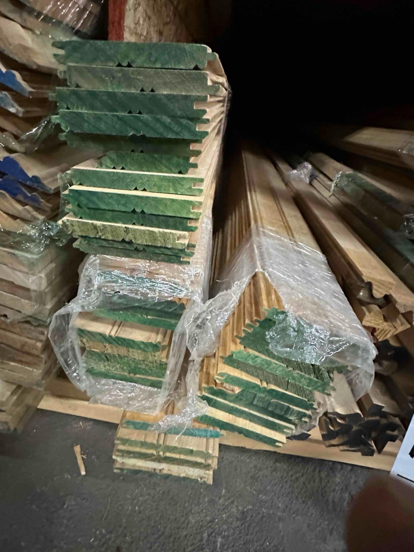 APPROX. 2500 LINEAR FEET OF BASEBOARD AND CUSTOM MOLDING - Image 5 of 5