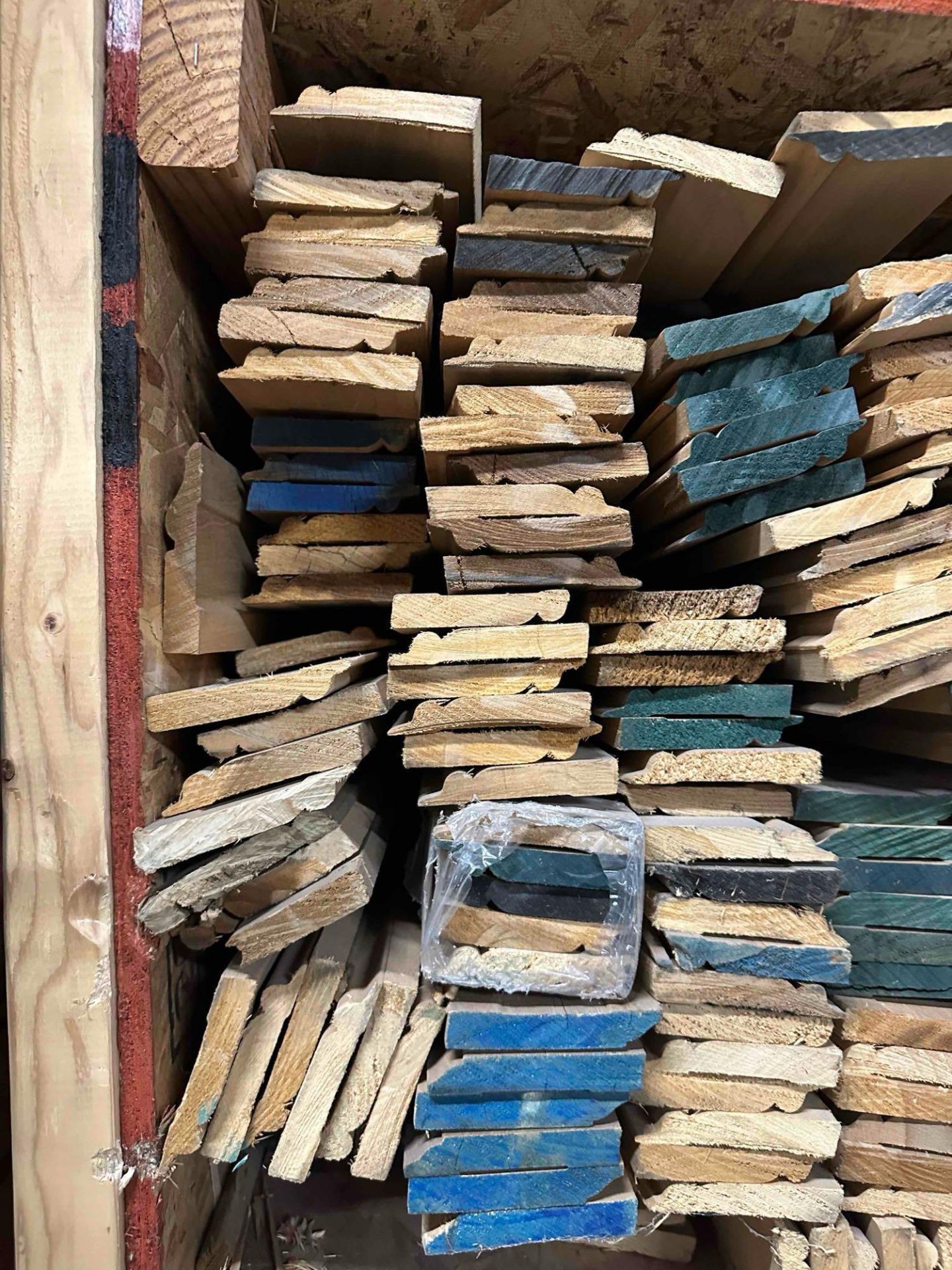 APPROX. 2350 LINEAR FEET OF CASE MOLDING - Image 2 of 4