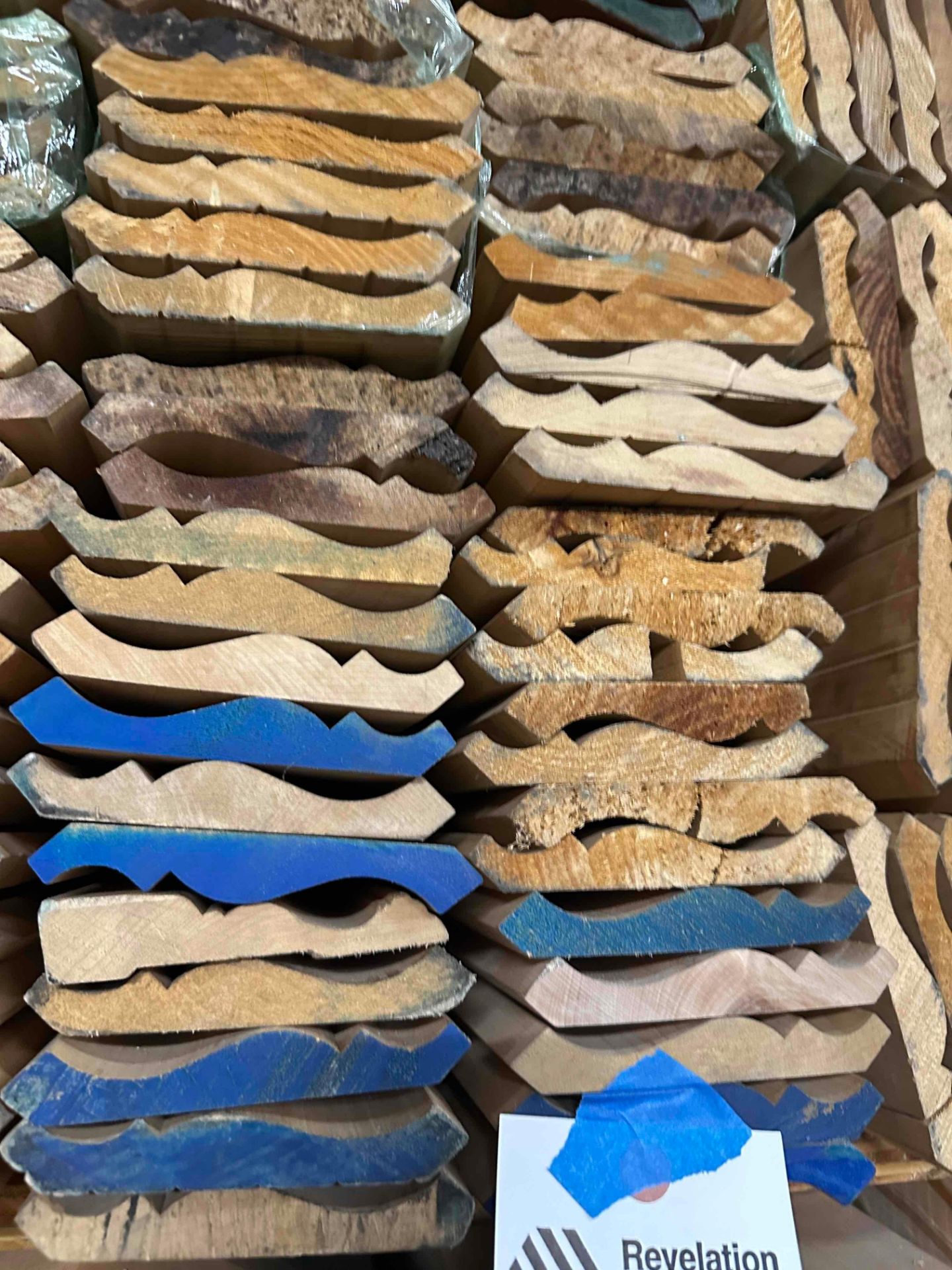 APPROX. 1900 LINEAR FEET OF CROWN MOLDING - Image 4 of 5