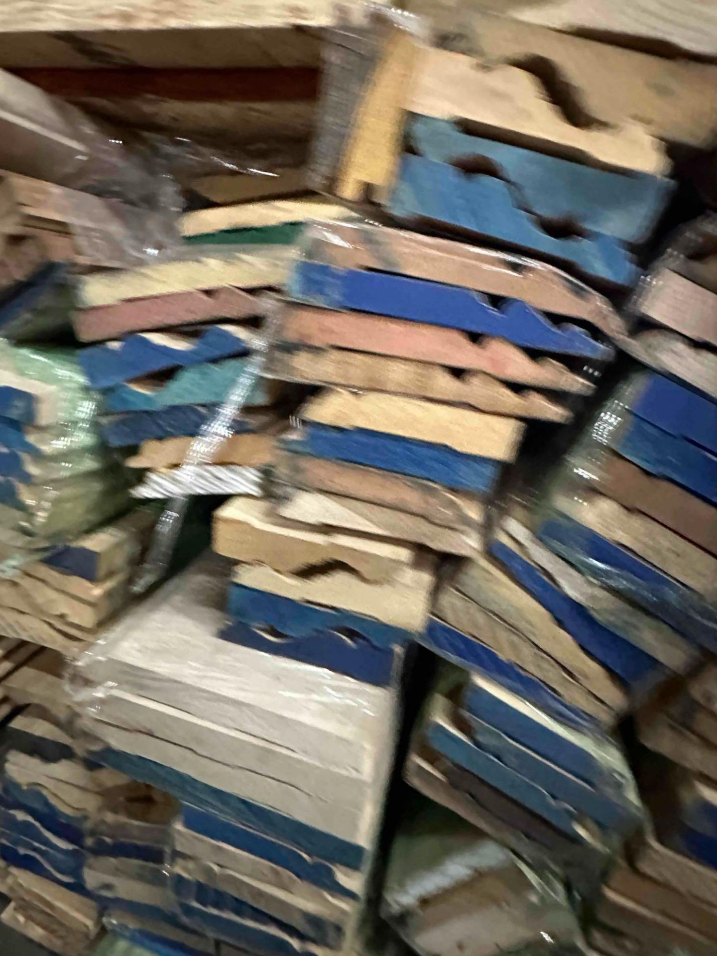 APPROX. 2600 LINEAR FEET OF BASEBOARD AND CASE MOLDING - Image 5 of 5