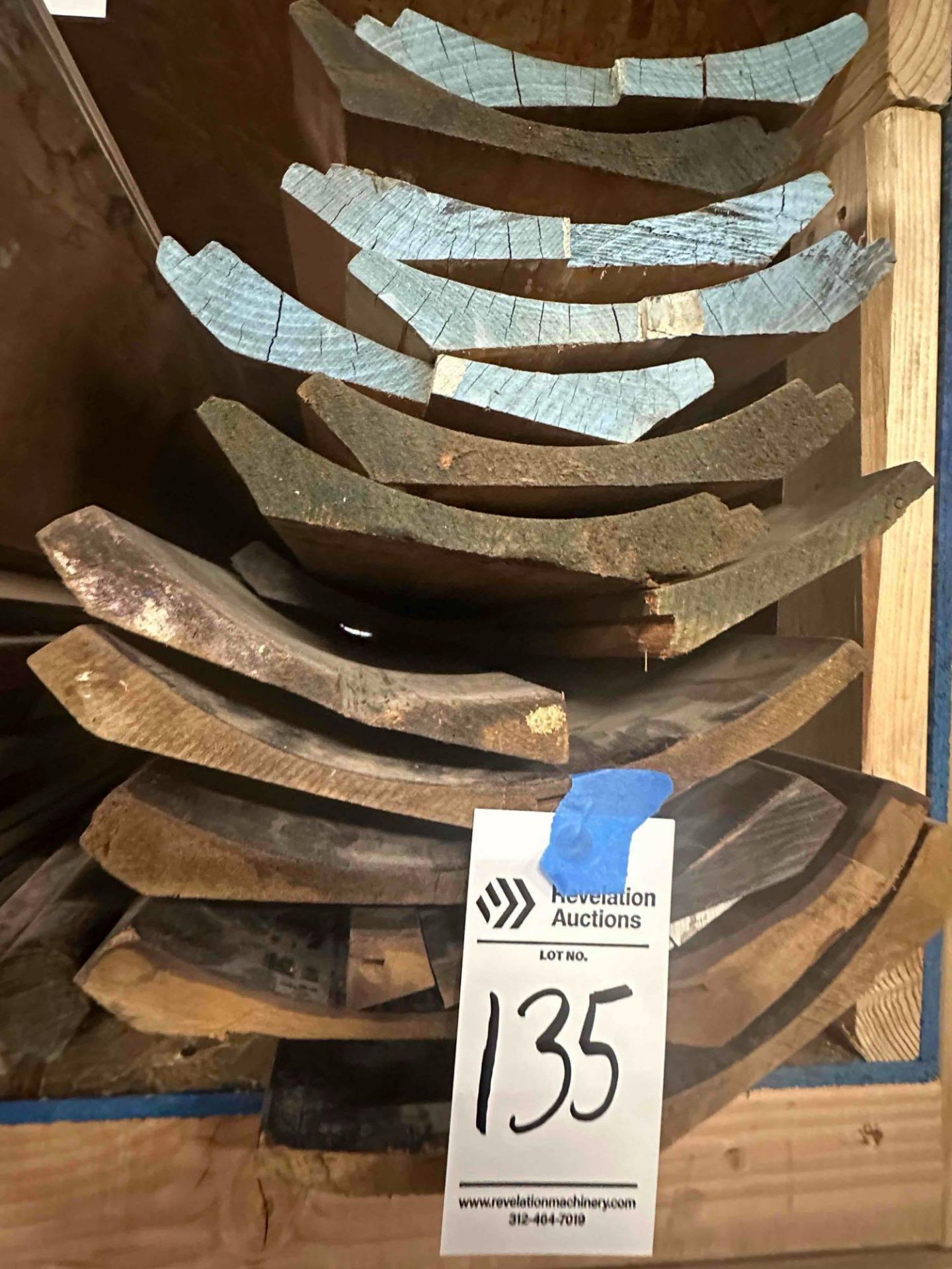 APPROX. 420 LINEAR FEET OF CROWN AND CUSTOM MOLDING - Image 4 of 5