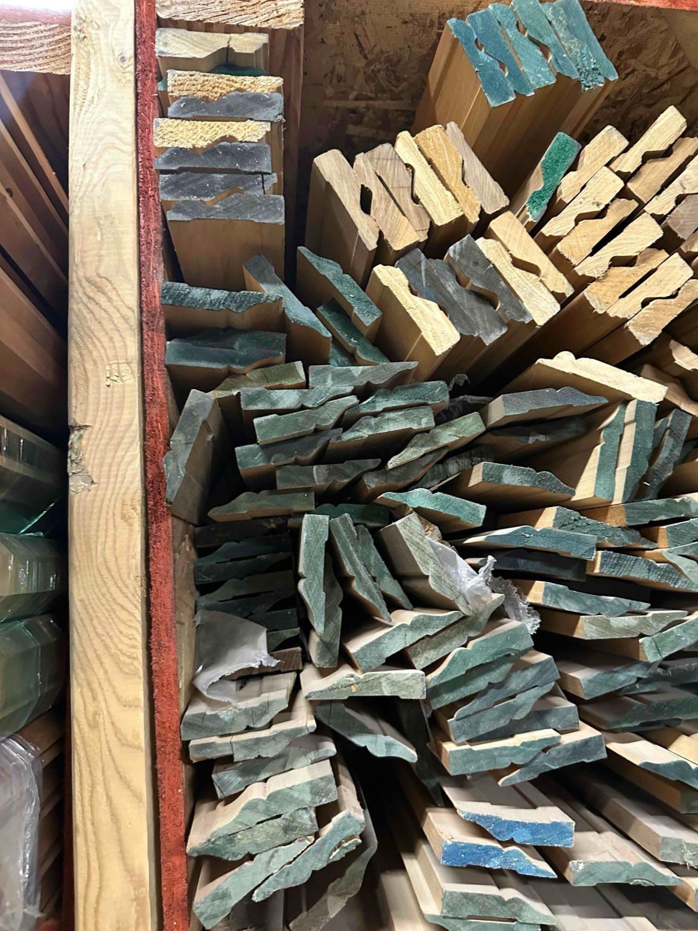 APPROX. 2300 LINEAR FEET OF CASE MOLDING - Image 2 of 5