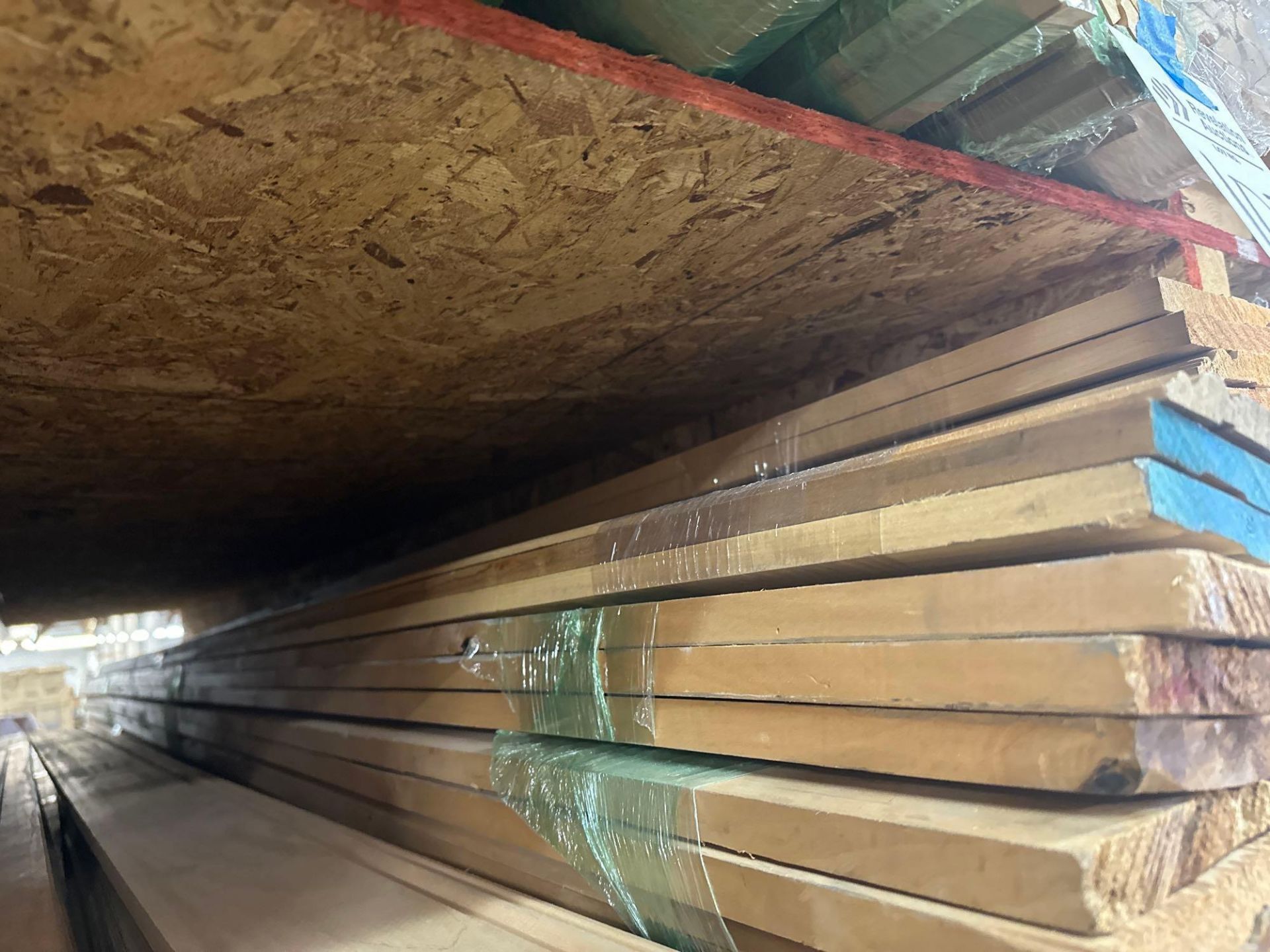 APPROX. 1600 LINEAR FEET OF BASEBOARD AND SCRIBE MOLDING - Image 3 of 3