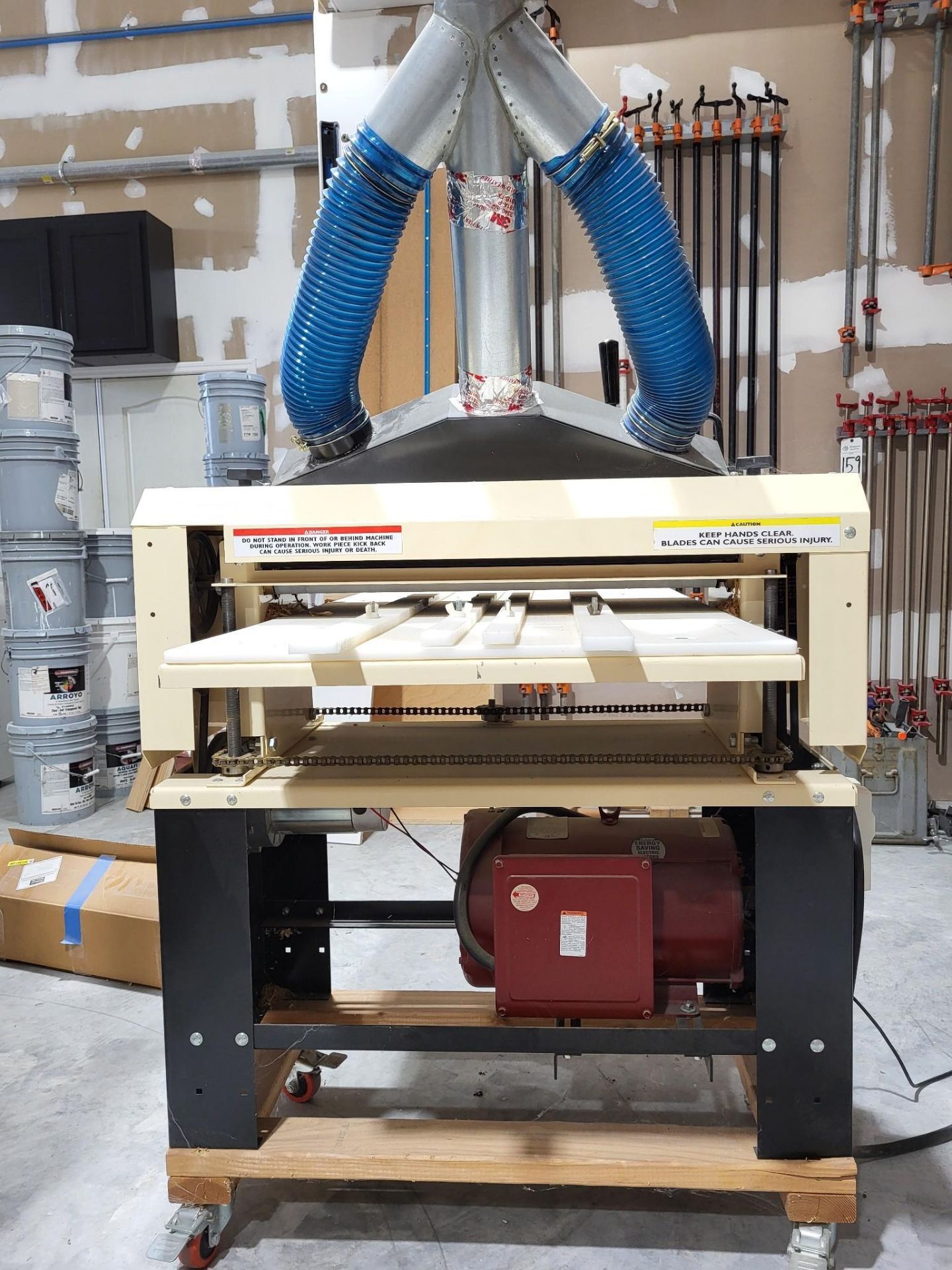 2017 WOODMASTER 725 25″ 7.5 HP HELICAL CUTTERHEAD PLANER,164 CARBIDE INSERTS, SPARE BLADE - Image 2 of 15