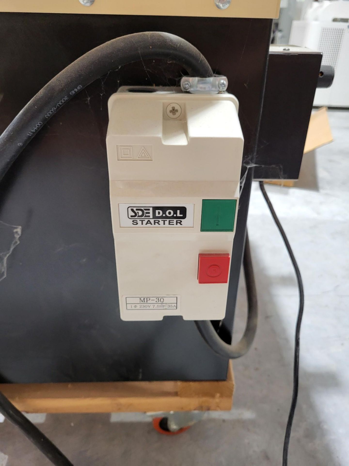 2017 WOODMASTER 725 25″ 7.5 HP HELICAL CUTTERHEAD PLANER,164 CARBIDE INSERTS, SPARE BLADE - Image 10 of 15