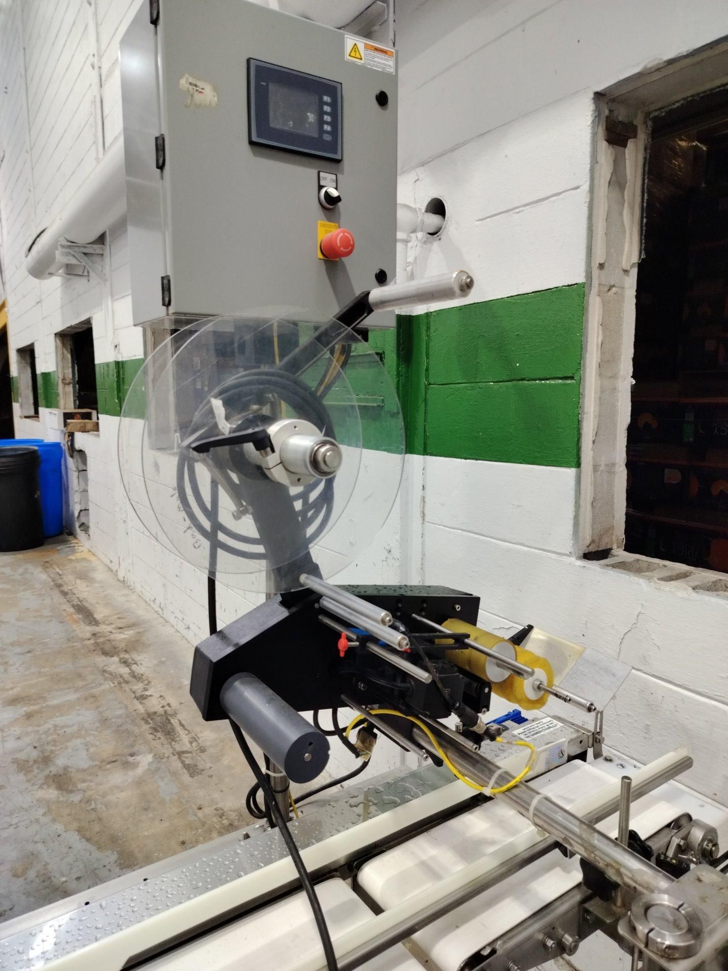 A&B PACKING CLABD0806 DUAL LABELER APPLICATOR W/ CLAMSHELL CONVEYOR - Image 4 of 9