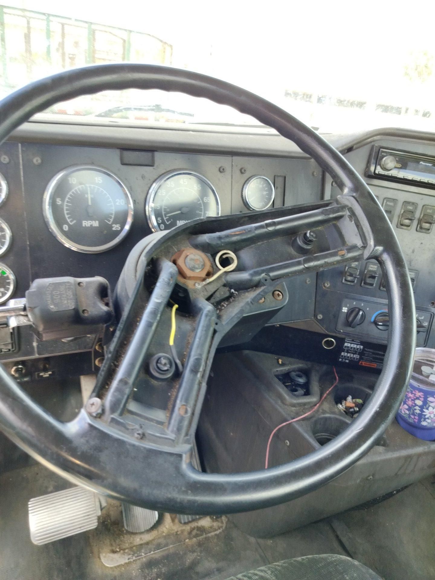 INTERNATIONAL 9100I6X4 TRUCK, YEAR 2000 - Image 19 of 27