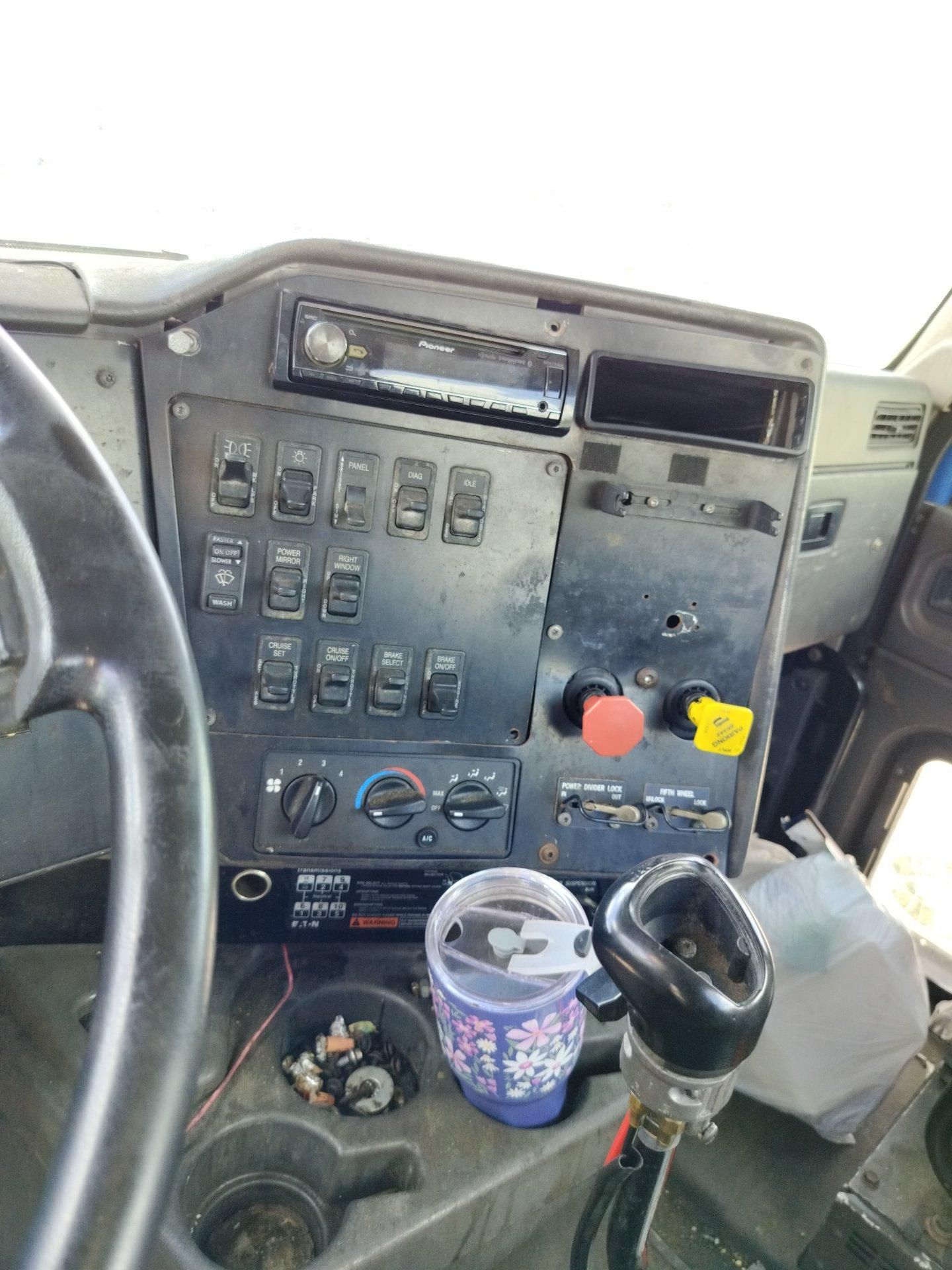 INTERNATIONAL 9100I6X4 TRUCK, YEAR 2000 - Image 20 of 27