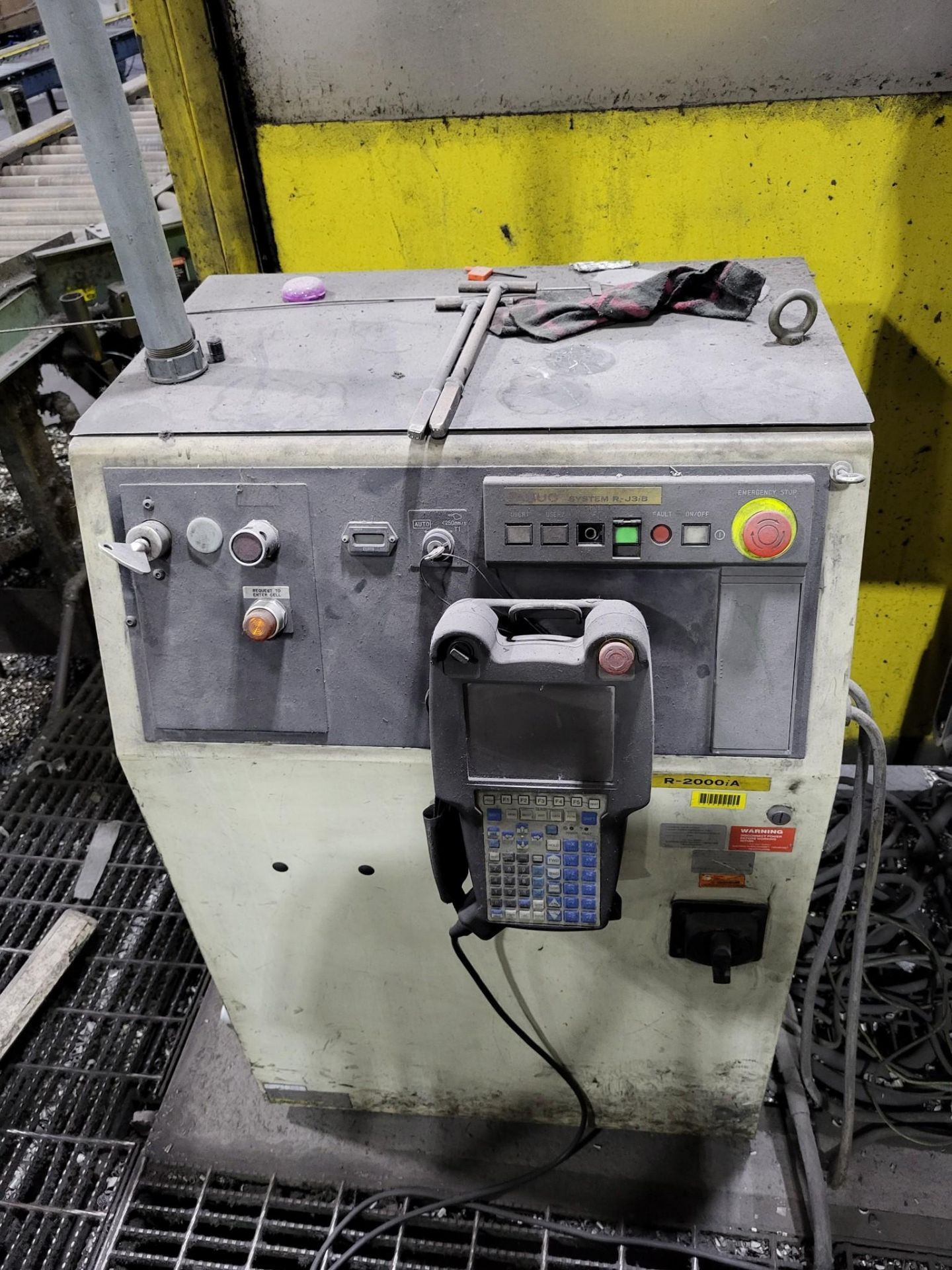HESS VERTICAL DESPRUE DRILLING CELL W0-4558 WITH FANUC ROBOT R-2000IC-165 - Image 4 of 10